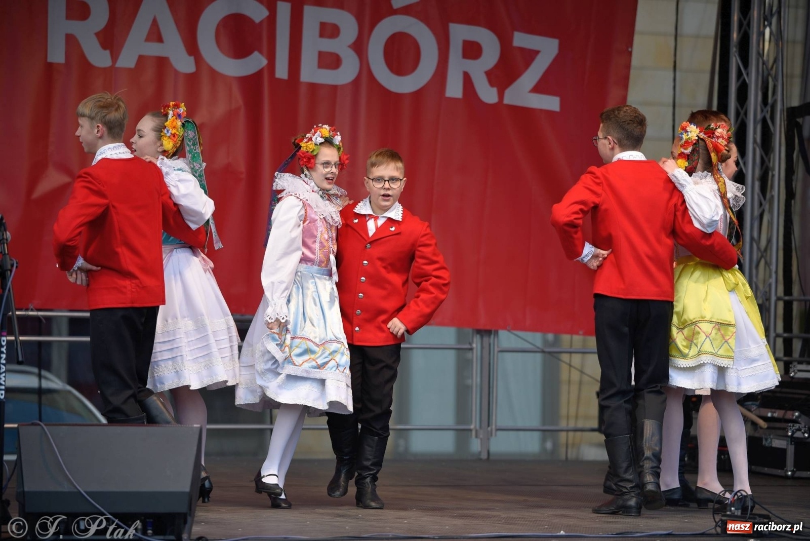 Zdjęcie w galerii na portalu naszraciborz.pl: Muzyczno-taneczne popołudnie na raciborskim Rynku wiadomości z regionu