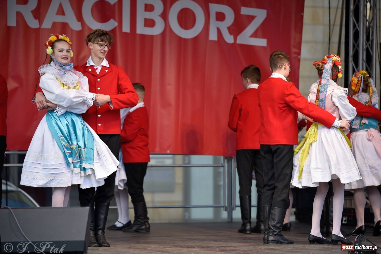 Zdjęcie w galerii na portalu naszraciborz.pl: Muzyczno-taneczne popołudnie na raciborskim Rynku wiadomości z regionu