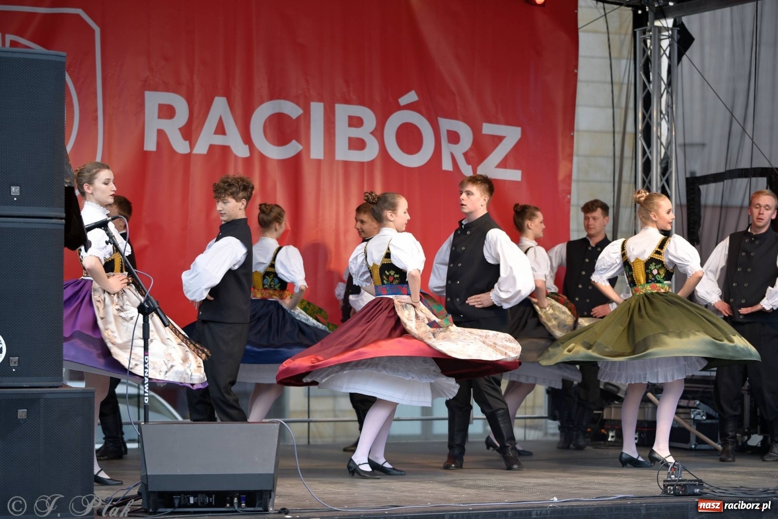 Zdjęcie w galerii na portalu naszraciborz.pl: Muzyczno-taneczne popołudnie na raciborskim Rynku wiadomości z regionu