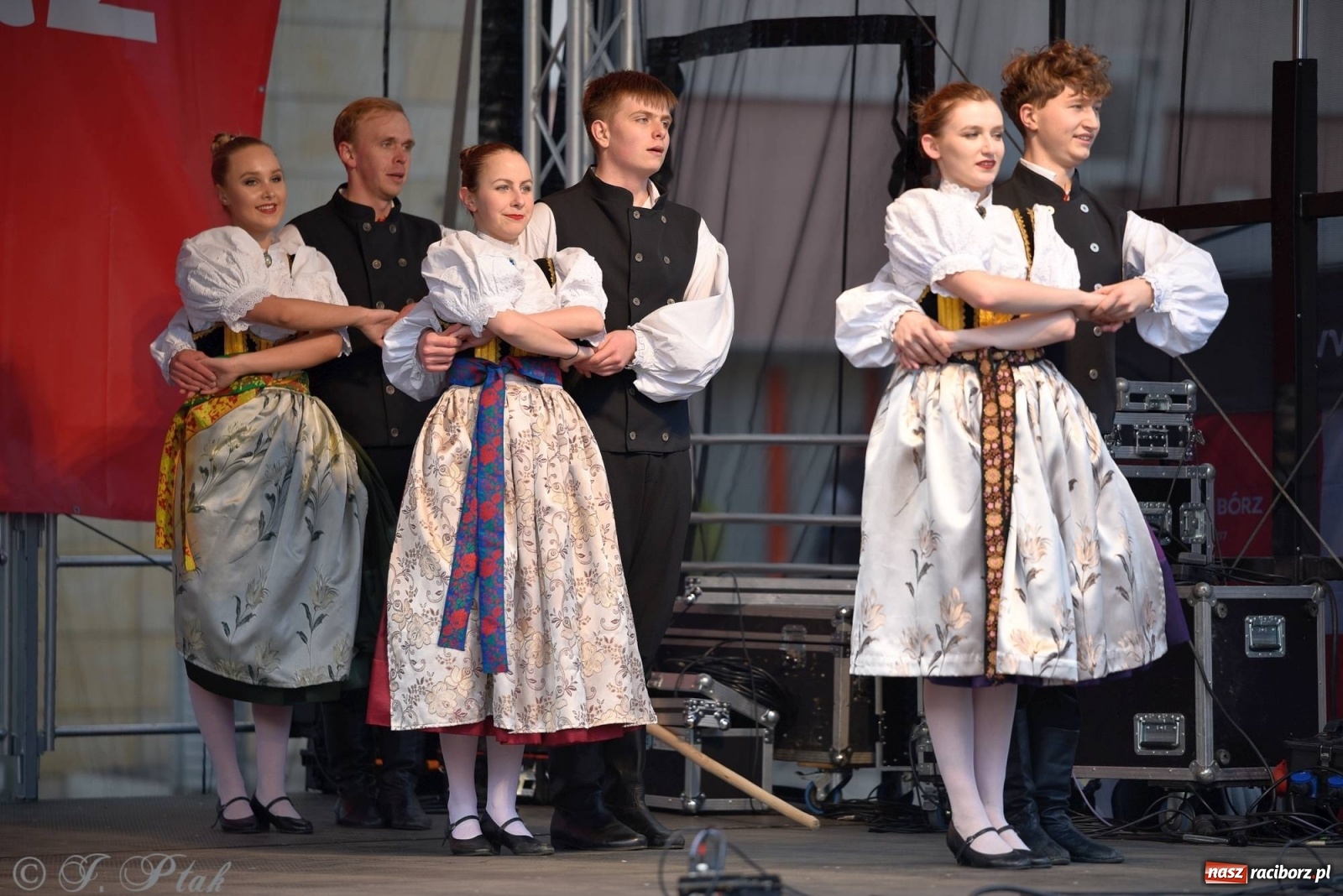 Zdjęcie w galerii na portalu naszraciborz.pl: Muzyczno-taneczne popołudnie na raciborskim Rynku wiadomości z regionu