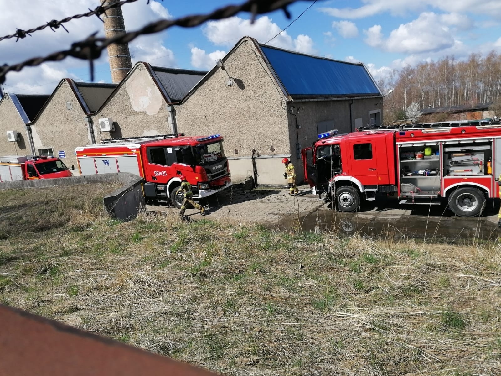 Zdjęcie w galerii na portalu naszraciborz.pl: LPR wezwany do Nędzy. Maszyna wciągnęła rękę kobiety wiadomości z regionu