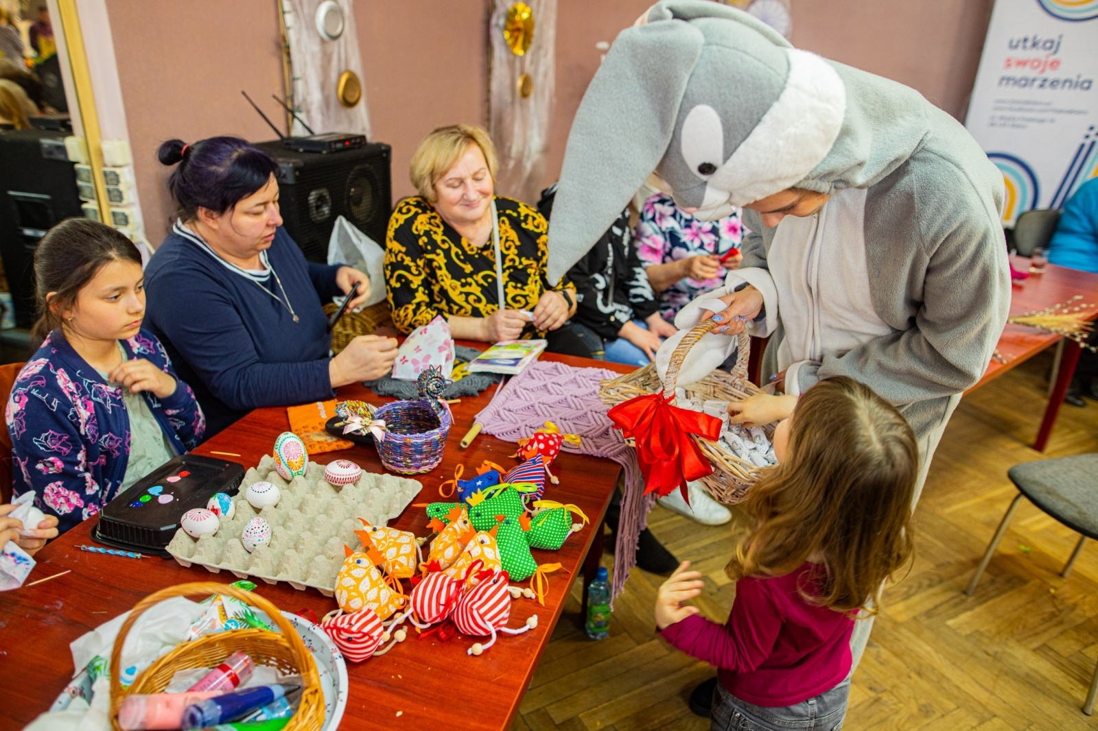 Zdjęcie w galerii na portalu naszraciborz.pl: Kartka z Tkalni w Kietrzu. Nowa formuła wielkanocnego kiermaszu wiadomości z regionu