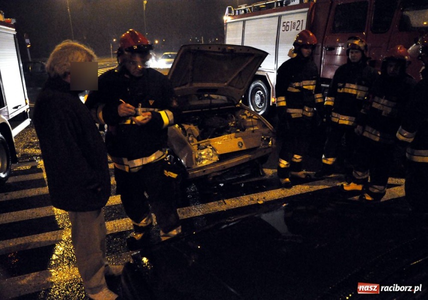 Zdjęcie w galerii na portalu naszraciborz.pl: Groźne zderzenie na rondzie wiadomości z regionu