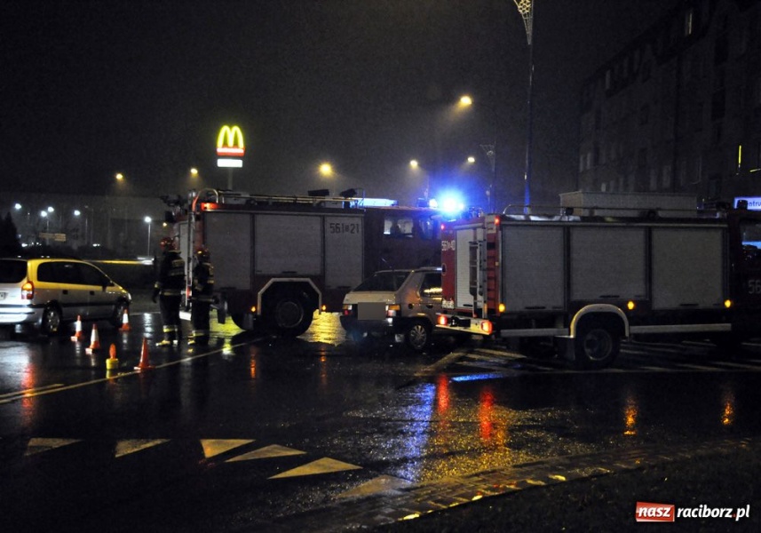Zdjęcie w galerii na portalu naszraciborz.pl: Groźne zderzenie na rondzie wiadomości z regionu