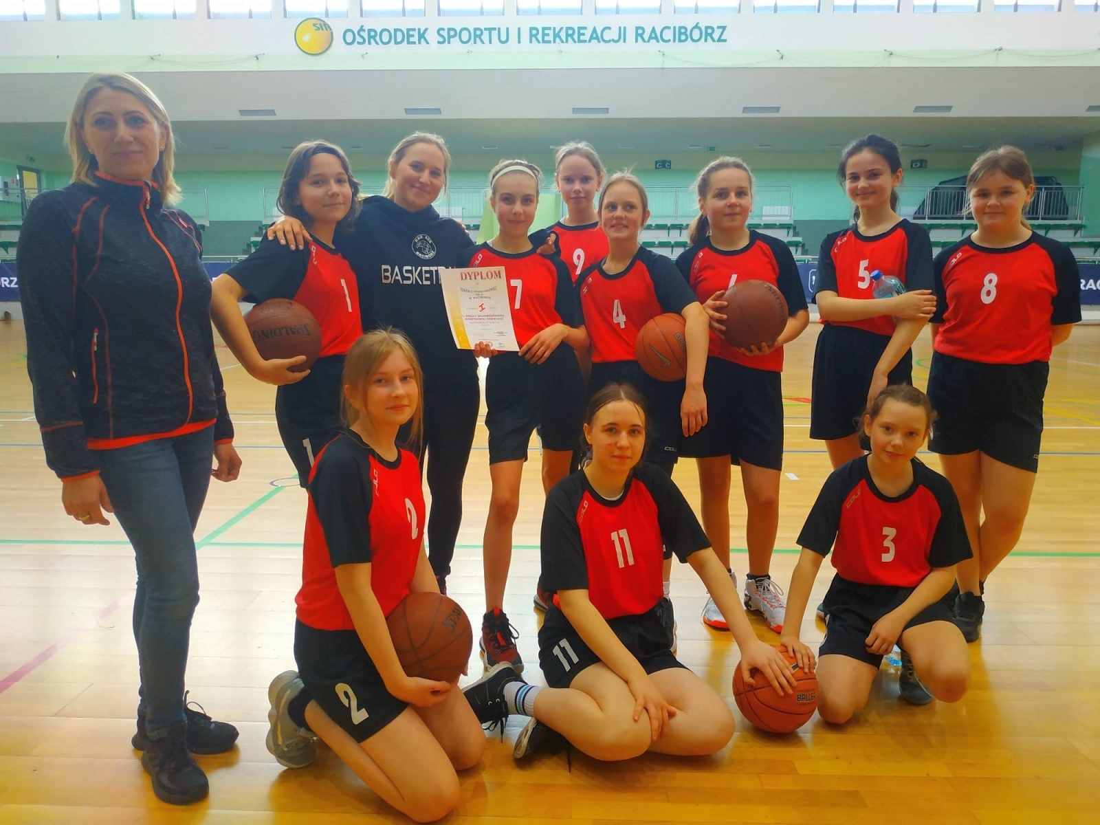 Zdjęcie w galerii na portalu naszraciborz.pl: Poznaliśmy najlepsze drużyny koszykarskie w rejonie wiadomości z regionu