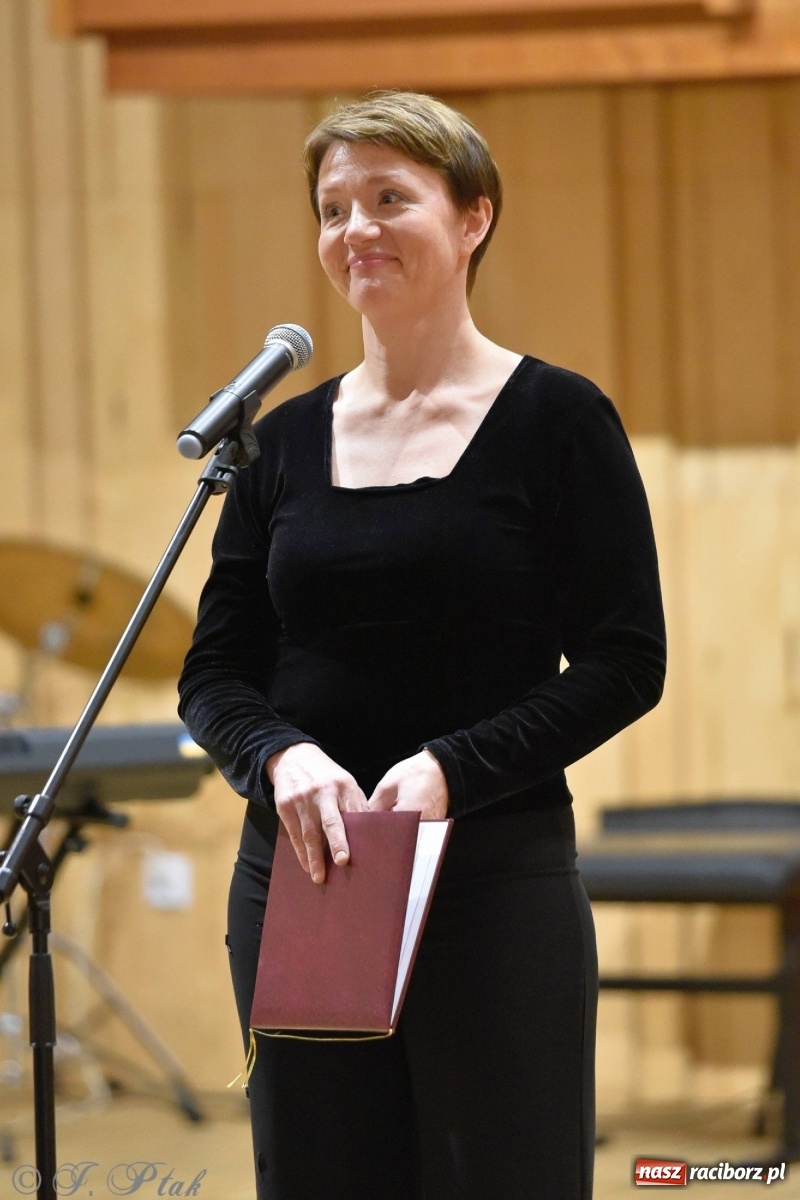 Zdjęcie w galerii na portalu naszraciborz.pl: Uczniowie szkoły muzycznej zagrali dla Ukrainy wiadomości z regionu