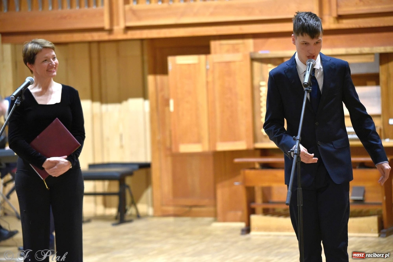 Zdjęcie w galerii na portalu naszraciborz.pl: Uczniowie szkoły muzycznej zagrali dla Ukrainy wiadomości z regionu