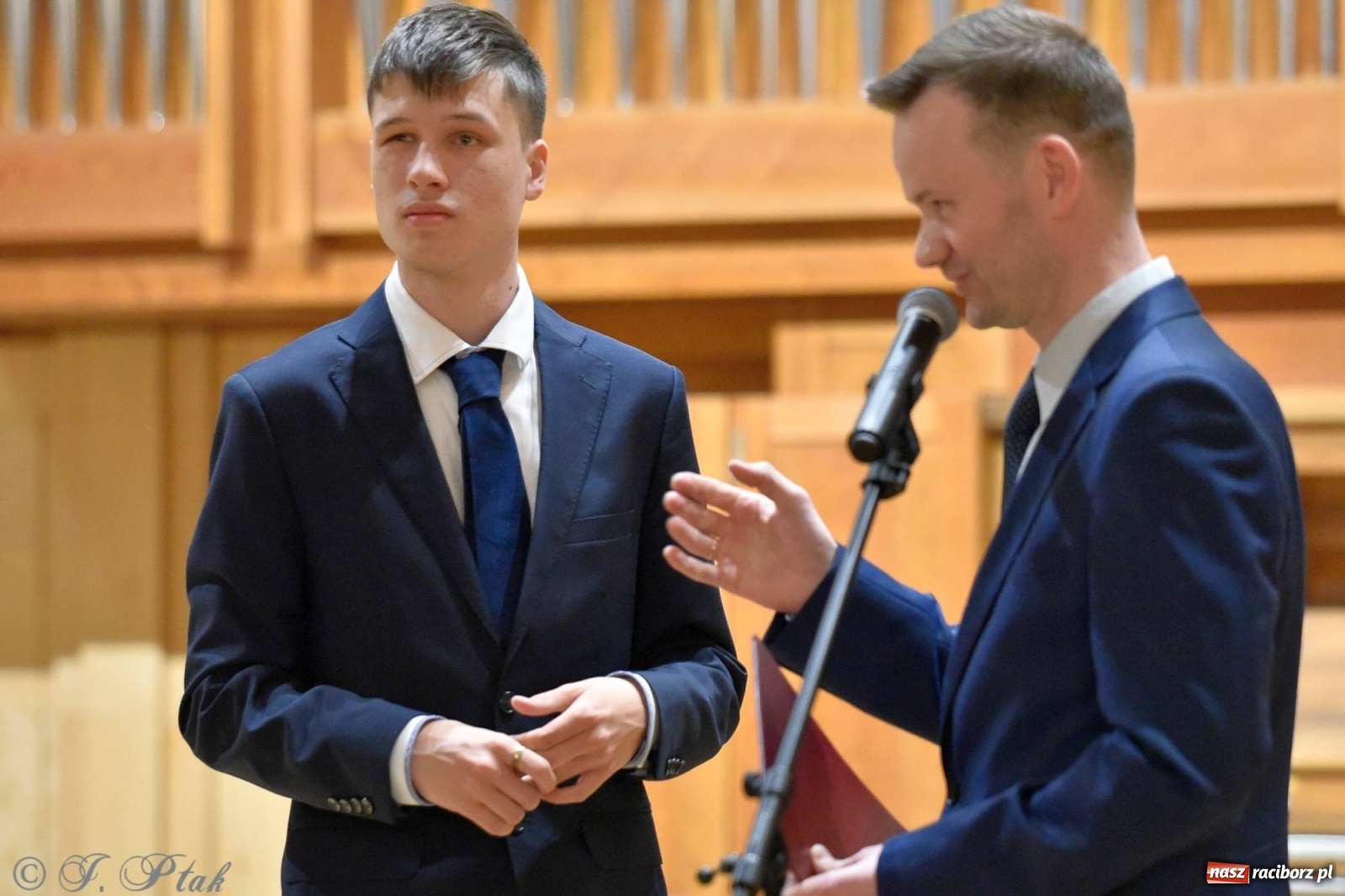 Zdjęcie w galerii na portalu naszraciborz.pl: Uczniowie szkoły muzycznej zagrali dla Ukrainy wiadomości z regionu