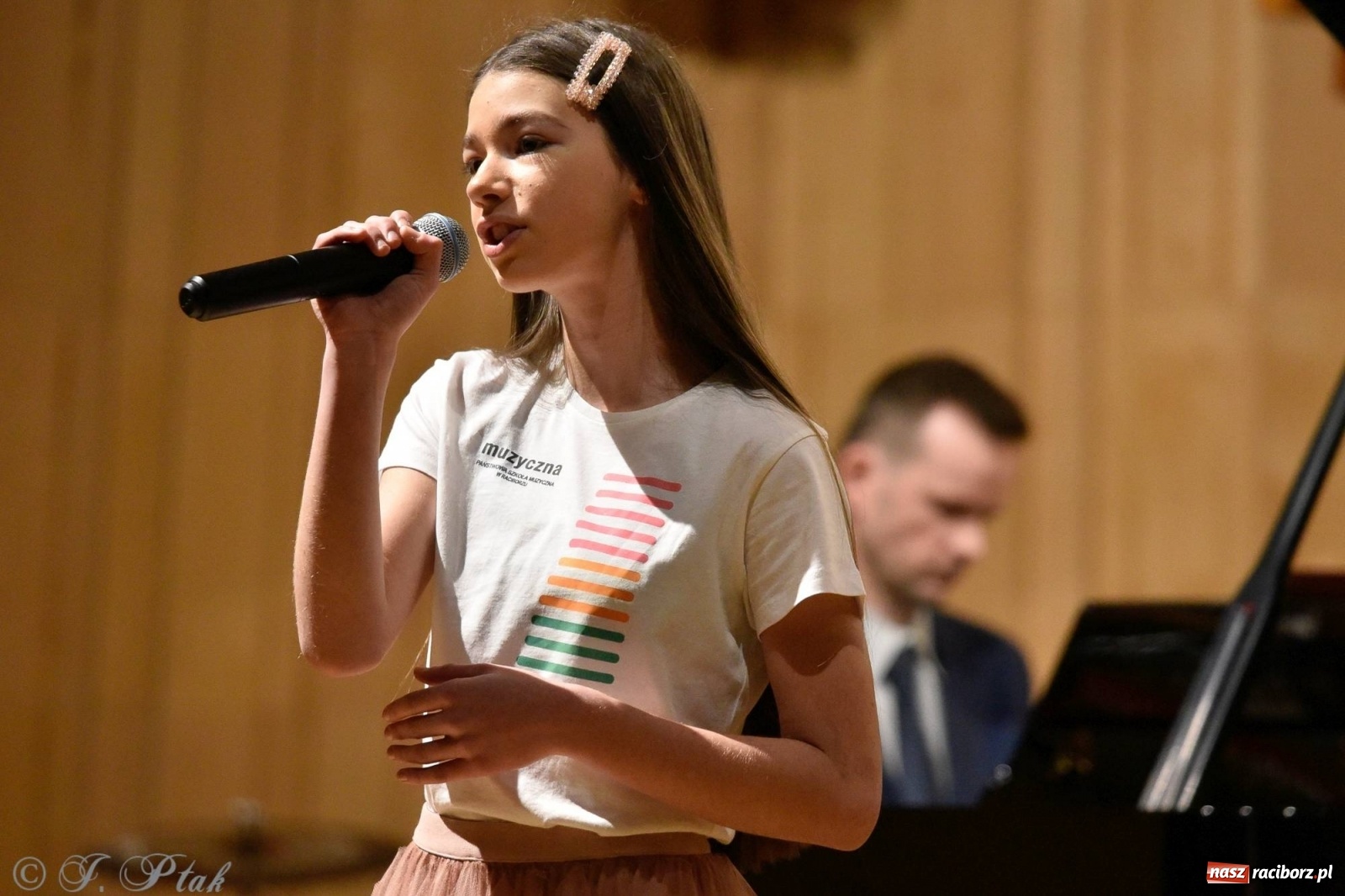 Zdjęcie w galerii na portalu naszraciborz.pl: Uczniowie szkoły muzycznej zagrali dla Ukrainy wiadomości z regionu