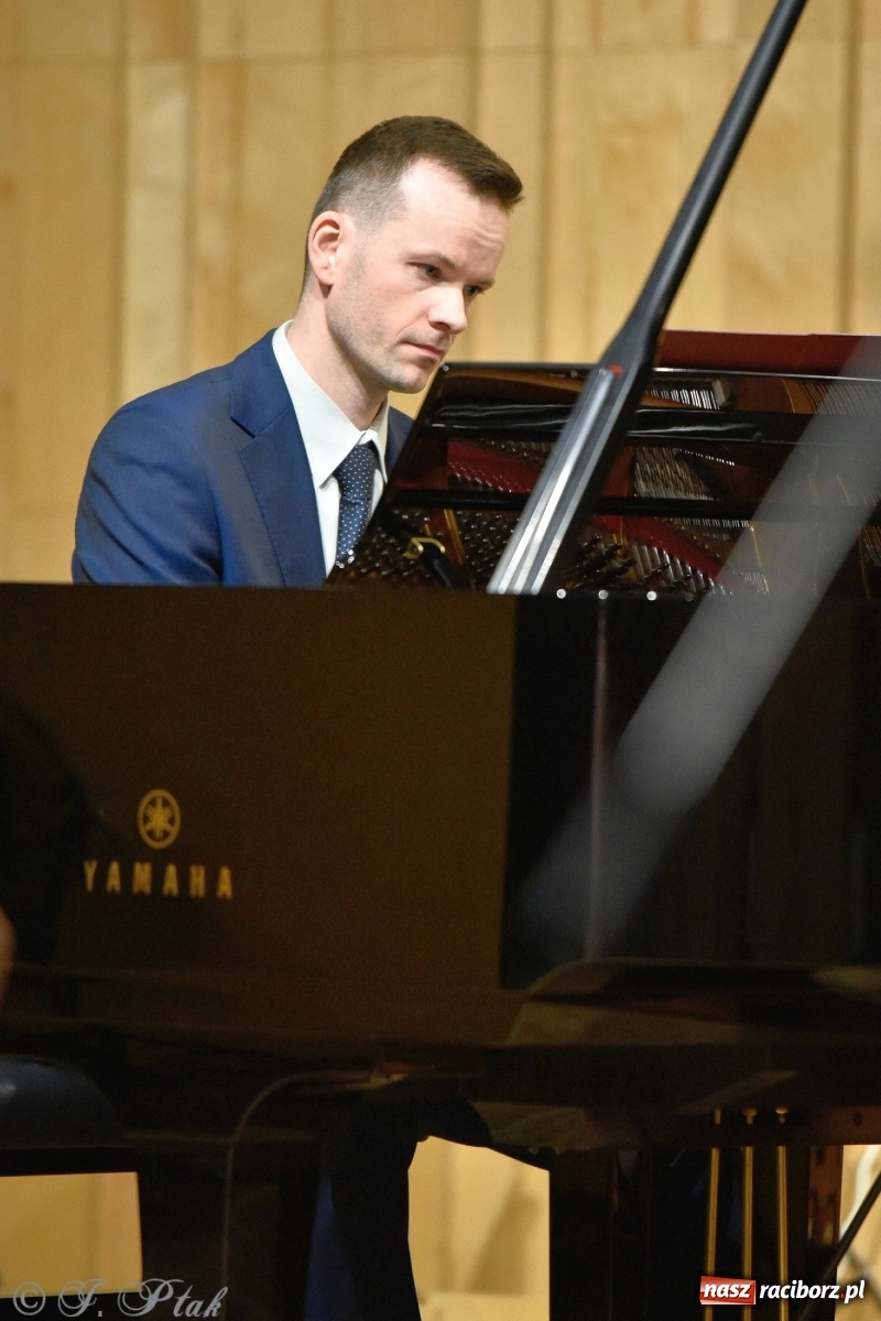 Zdjęcie w galerii na portalu naszraciborz.pl: Uczniowie szkoły muzycznej zagrali dla Ukrainy wiadomości z regionu