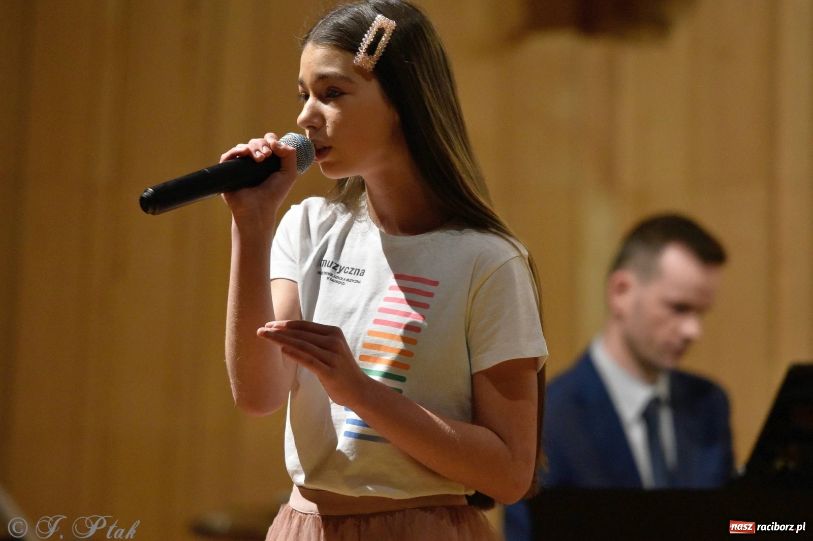 Zdjęcie w galerii na portalu naszraciborz.pl: Uczniowie szkoły muzycznej zagrali dla Ukrainy wiadomości z regionu