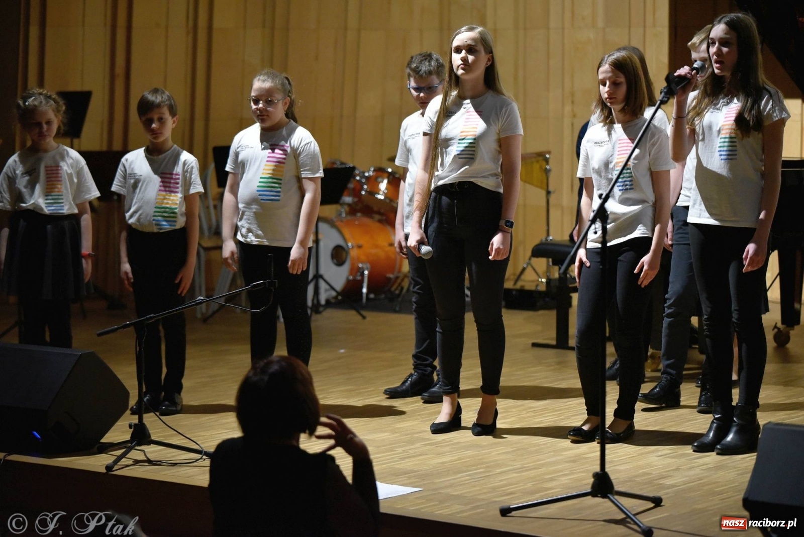 Zdjęcie w galerii na portalu naszraciborz.pl: Uczniowie szkoły muzycznej zagrali dla Ukrainy wiadomości z regionu