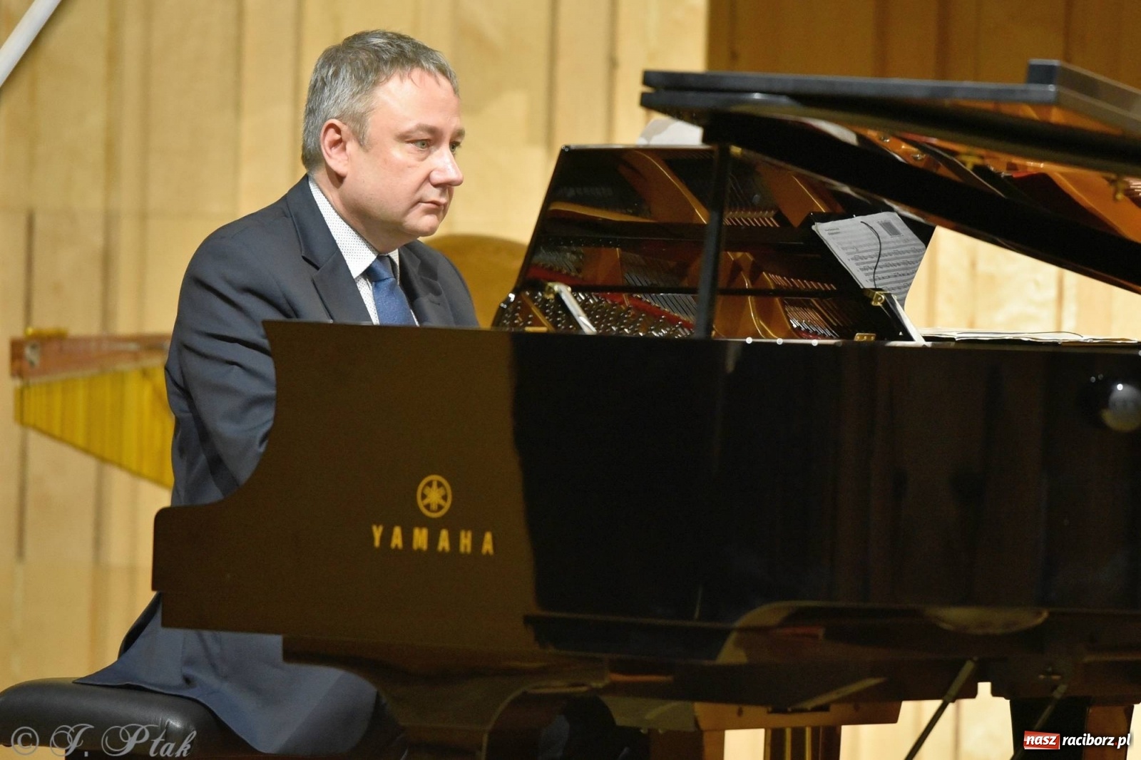 Zdjęcie w galerii na portalu naszraciborz.pl: Uczniowie szkoły muzycznej zagrali dla Ukrainy wiadomości z regionu