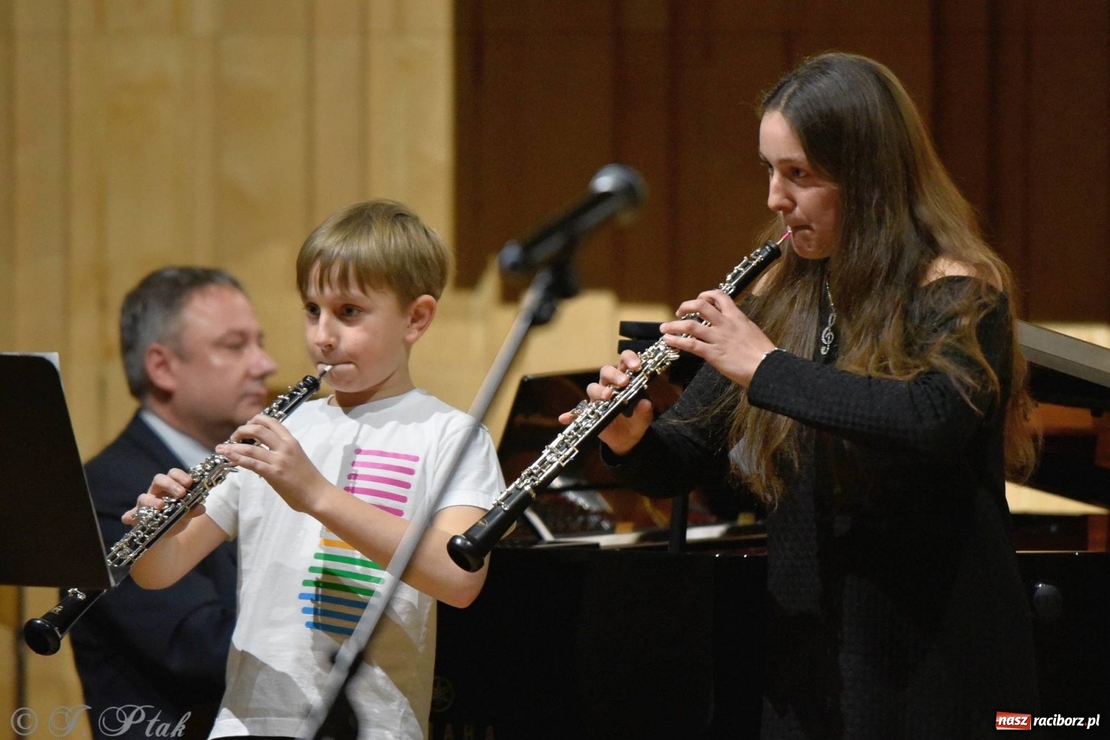 Zdjęcie w galerii na portalu naszraciborz.pl: Uczniowie szkoły muzycznej zagrali dla Ukrainy wiadomości z regionu