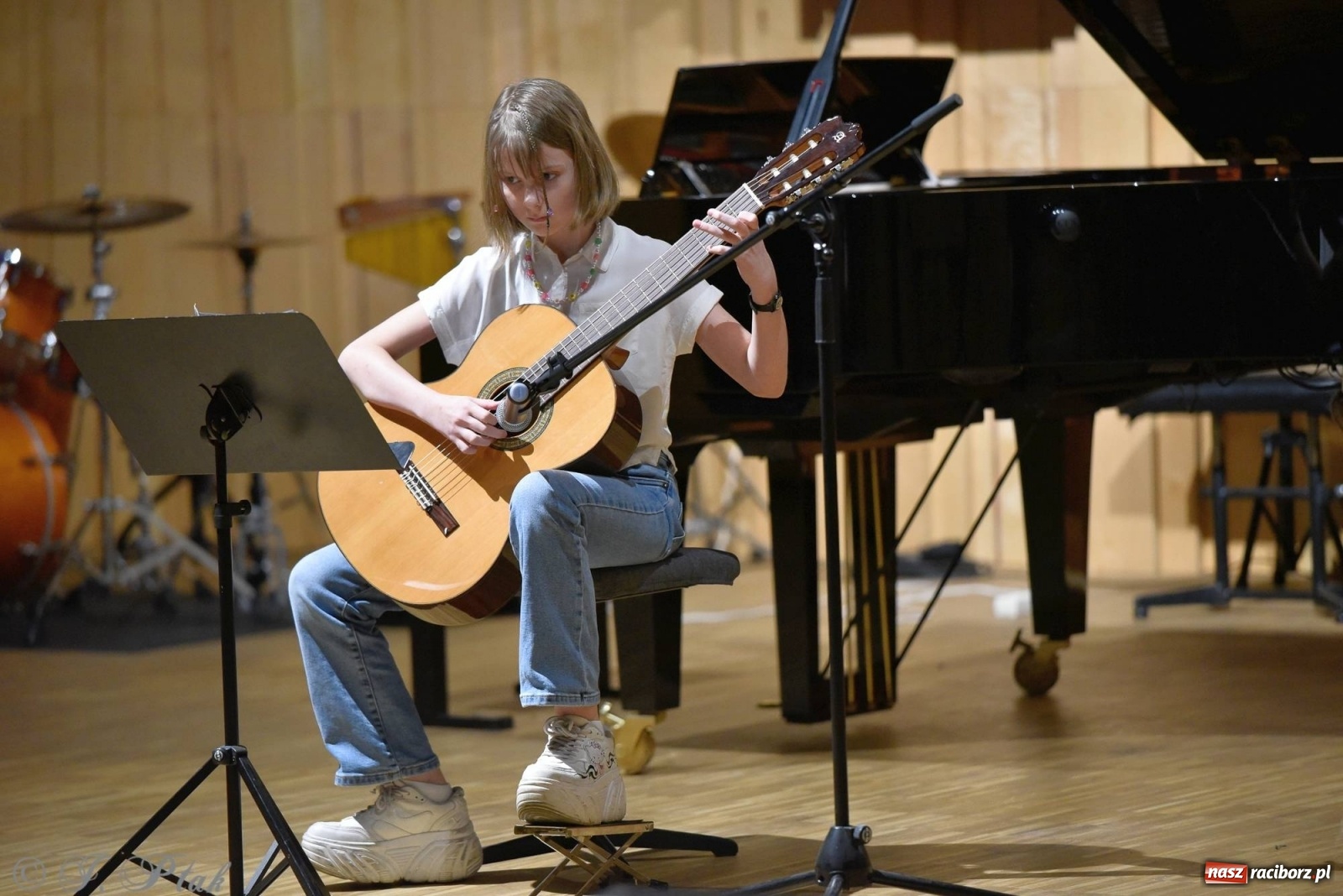 Zdjęcie w galerii na portalu naszraciborz.pl: Uczniowie szkoły muzycznej zagrali dla Ukrainy wiadomości z regionu