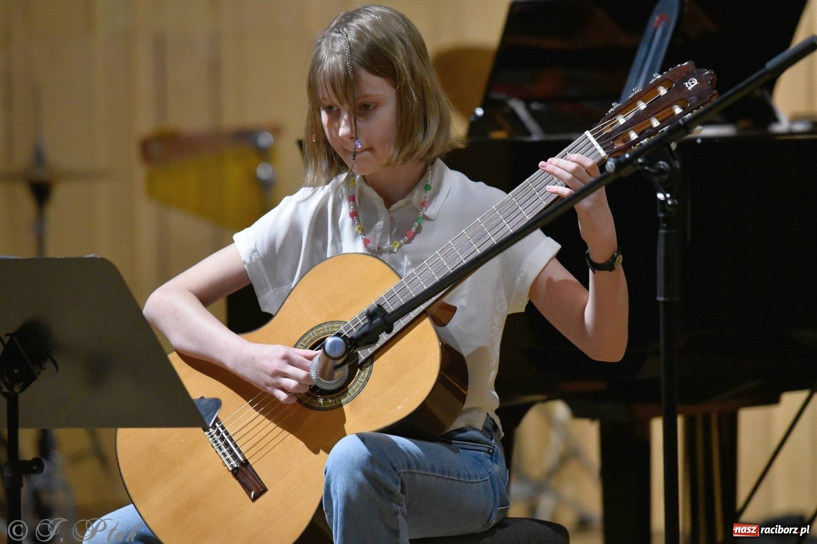 Zdjęcie w galerii na portalu naszraciborz.pl: Uczniowie szkoły muzycznej zagrali dla Ukrainy wiadomości z regionu