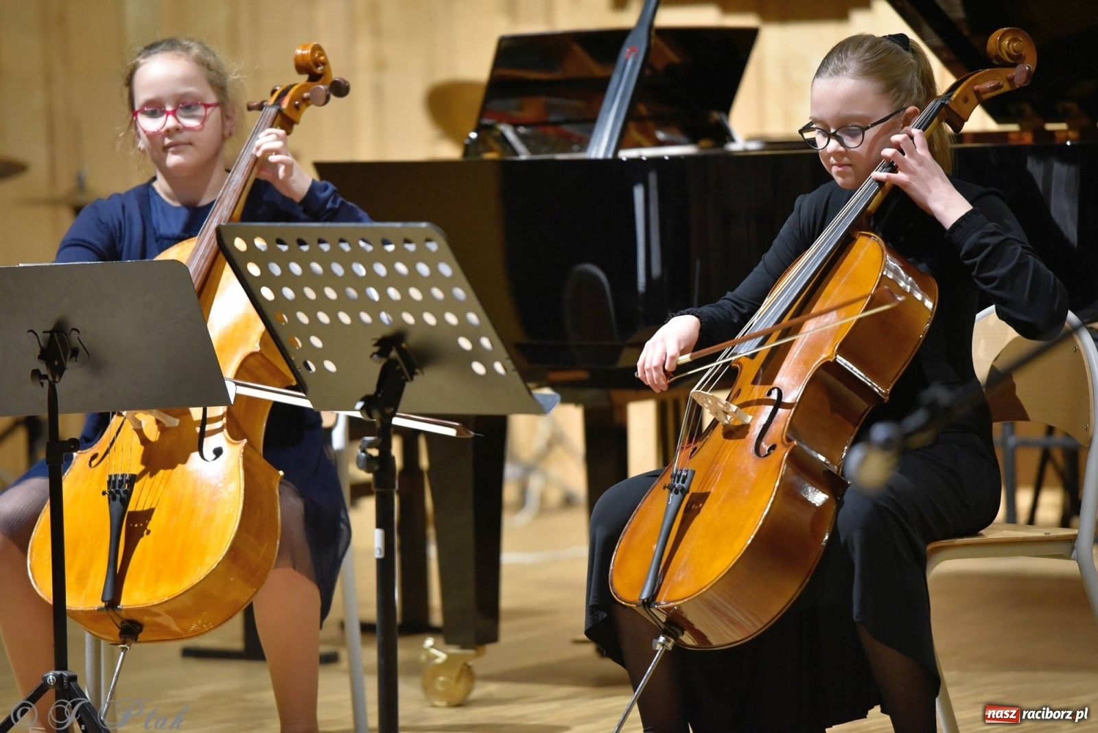 Zdjęcie w galerii na portalu naszraciborz.pl: Uczniowie szkoły muzycznej zagrali dla Ukrainy wiadomości z regionu