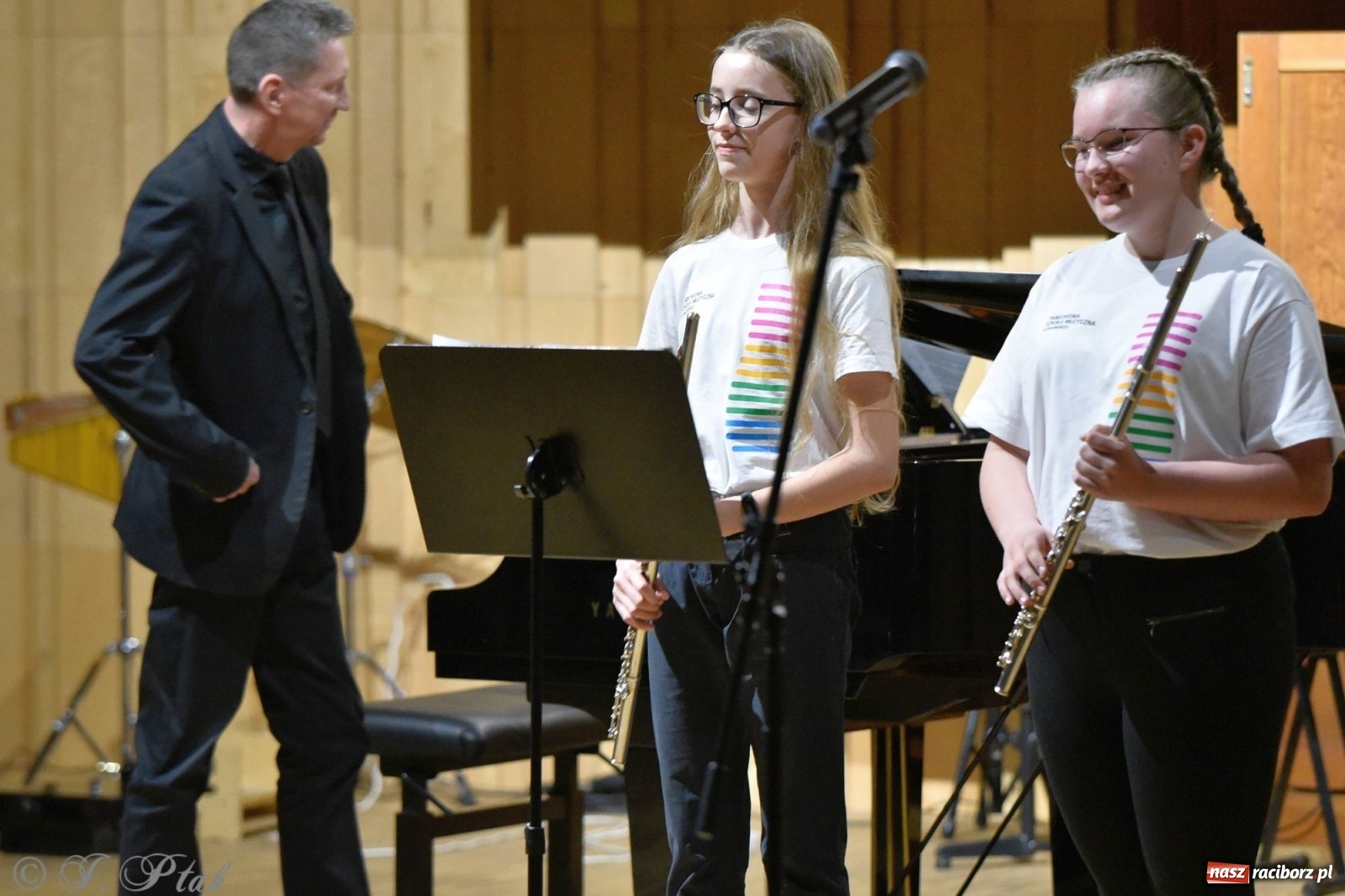 Zdjęcie w galerii na portalu naszraciborz.pl: Uczniowie szkoły muzycznej zagrali dla Ukrainy wiadomości z regionu