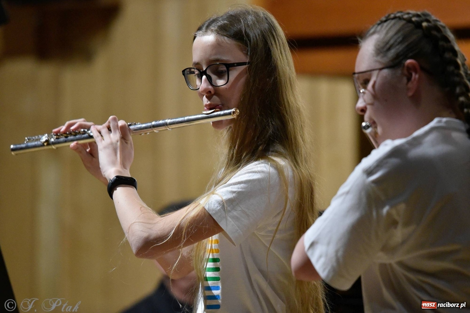 Zdjęcie w galerii na portalu naszraciborz.pl: Uczniowie szkoły muzycznej zagrali dla Ukrainy wiadomości z regionu