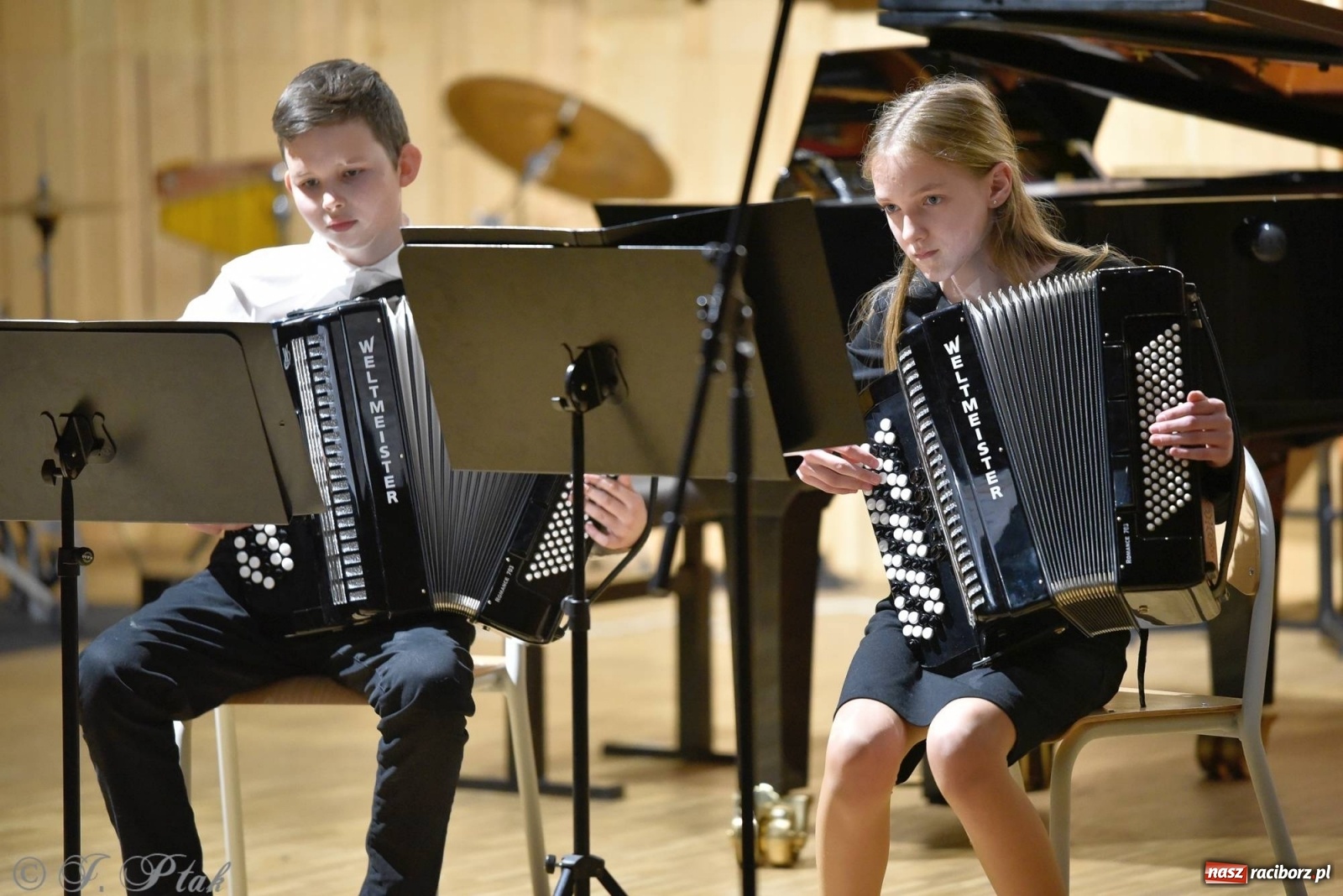 Zdjęcie w galerii na portalu naszraciborz.pl: Uczniowie szkoły muzycznej zagrali dla Ukrainy wiadomości z regionu