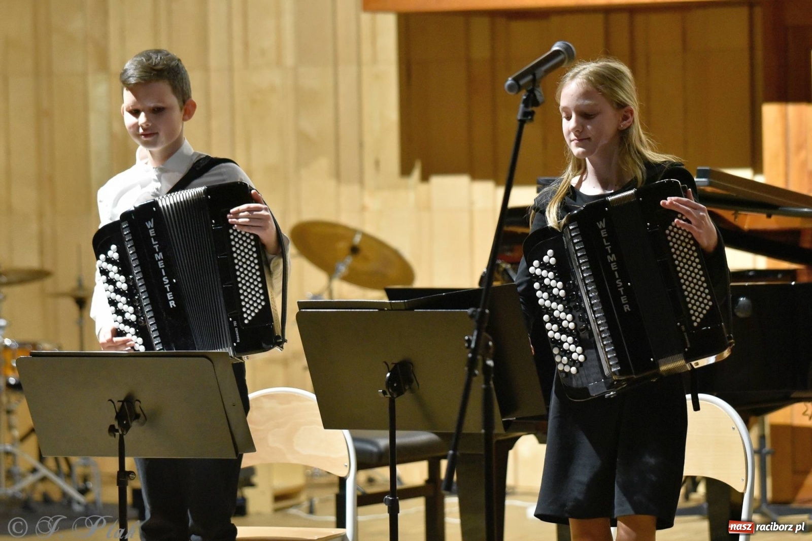 Zdjęcie w galerii na portalu naszraciborz.pl: Uczniowie szkoły muzycznej zagrali dla Ukrainy wiadomości z regionu