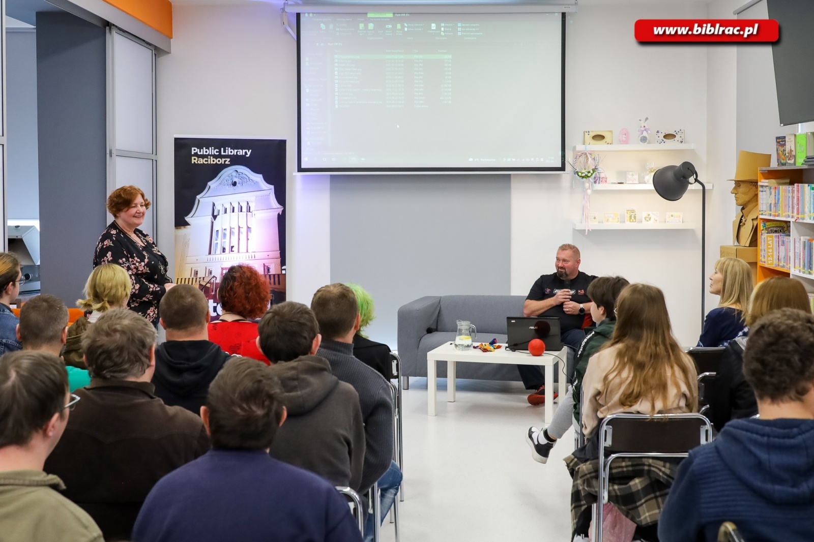 Zdjęcie w galerii na portalu naszraciborz.pl: O tym jak zwyciężać opowiedział w bibliotece Mistrz Świata i Europy Janusz Rokicki wiadomości z regionu