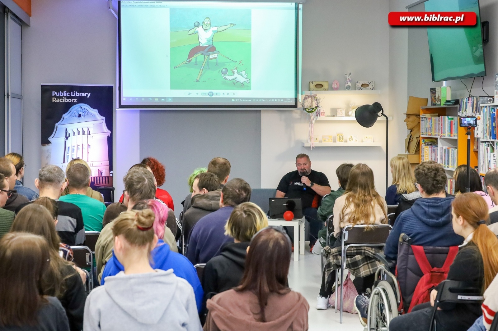 Zdjęcie w galerii na portalu naszraciborz.pl: O tym jak zwyciężać opowiedział w bibliotece Mistrz Świata i Europy Janusz Rokicki wiadomości z regionu