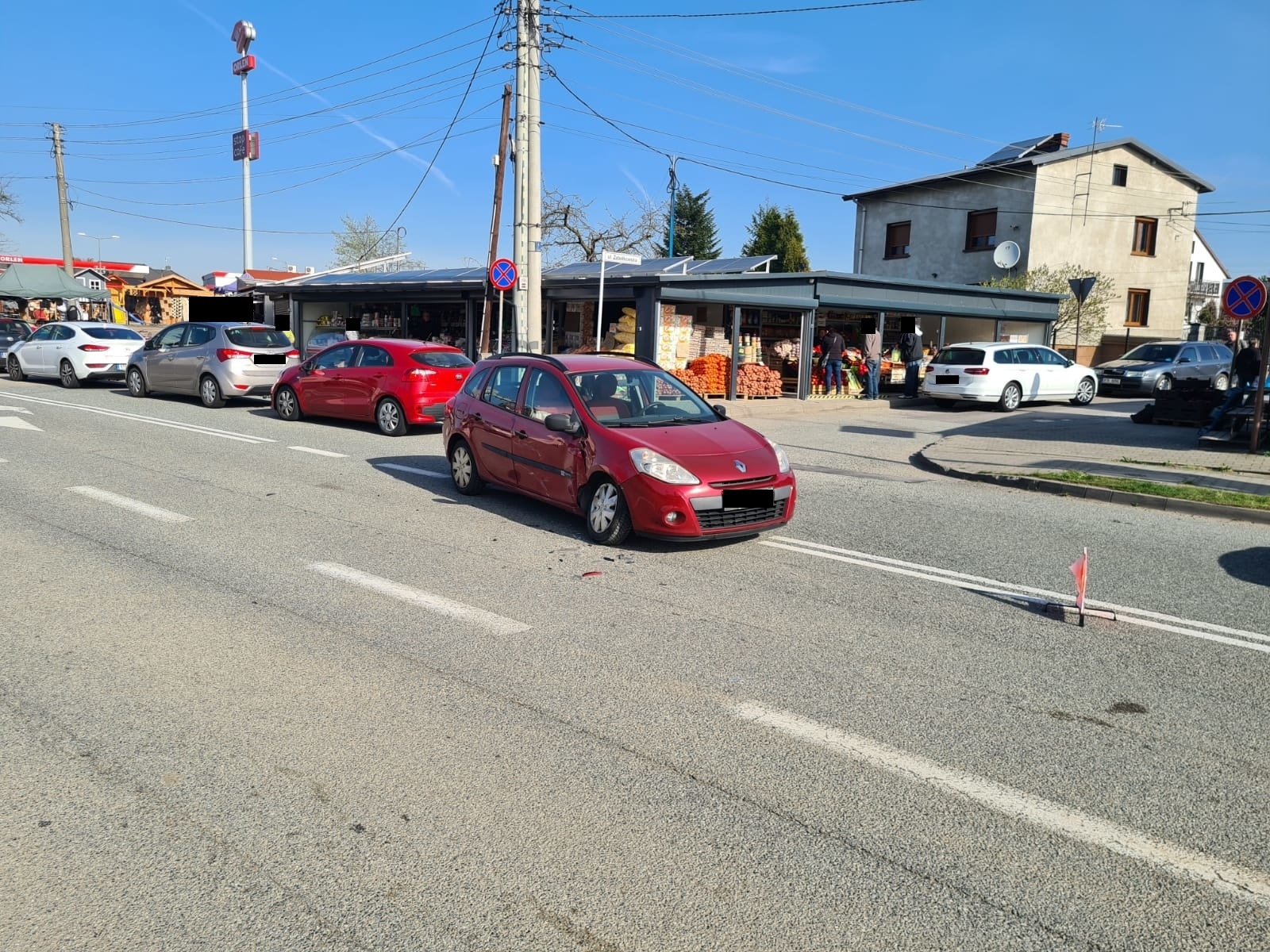 Zdjęcie w galerii na portalu naszraciborz.pl: 50 tys. złotych strat po zderzeniu renault i skody w Chałupkach wiadomości z regionu