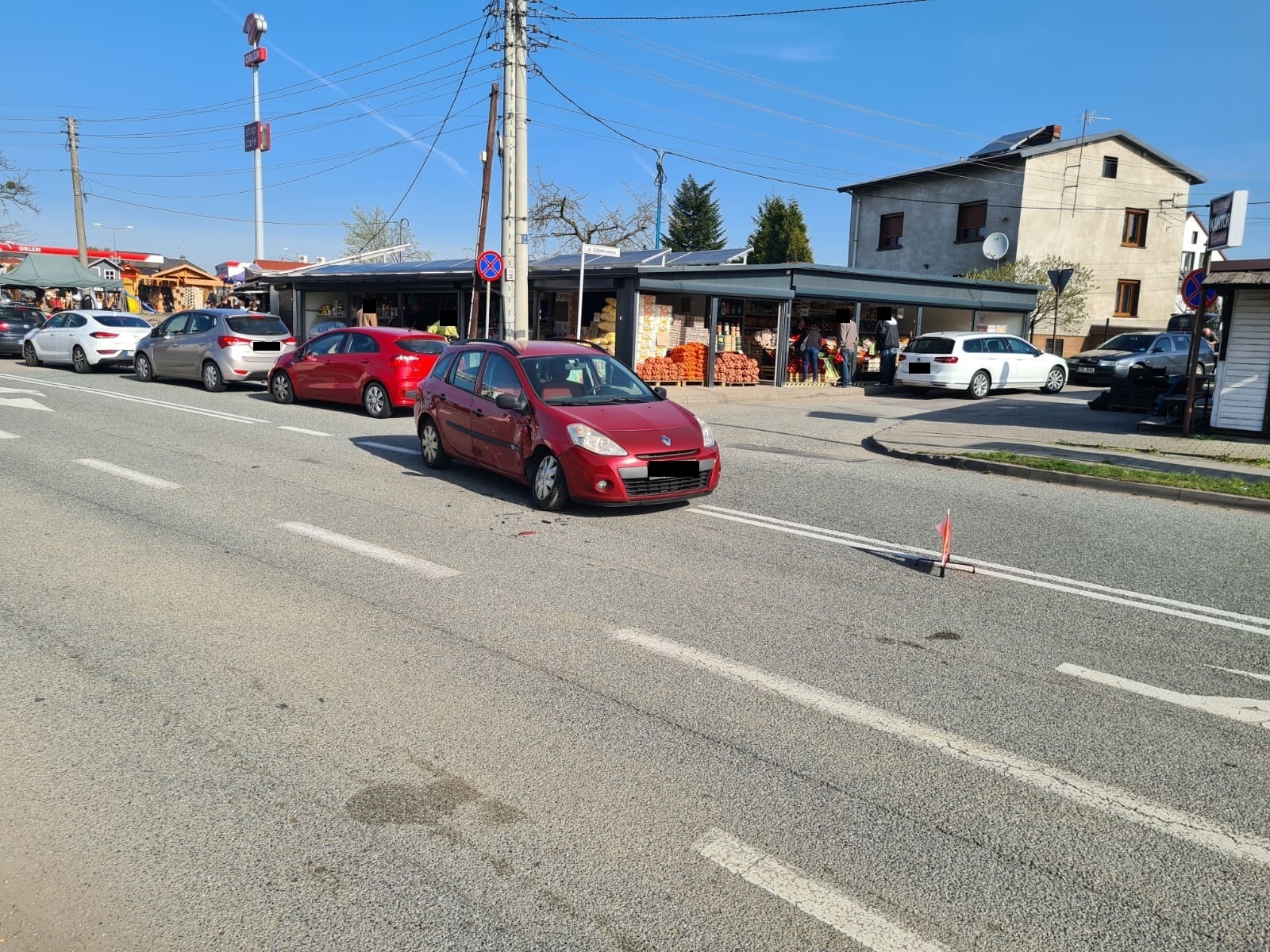Zdjęcie w galerii na portalu naszraciborz.pl: 50 tys. złotych strat po zderzeniu renault i skody w Chałupkach wiadomości z regionu