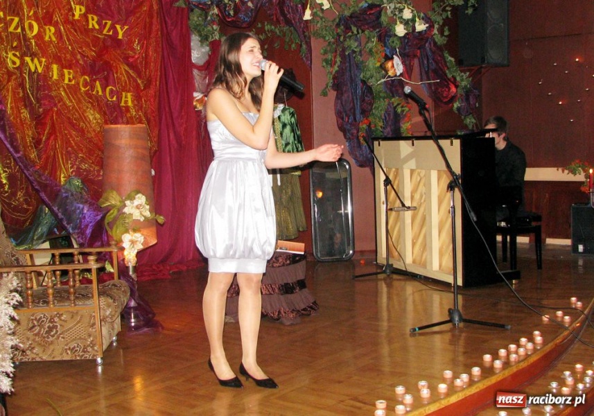 Zdjęcie w galerii na portalu naszraciborz.pl: Wieczór przy świecach w Tworkowie wiadomości z regionu