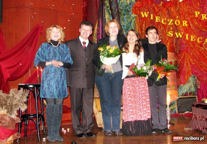 Zdjęcie w galerii na portalu naszraciborz.pl: Wieczór przy świecach w Tworkowie wiadomości z regionu