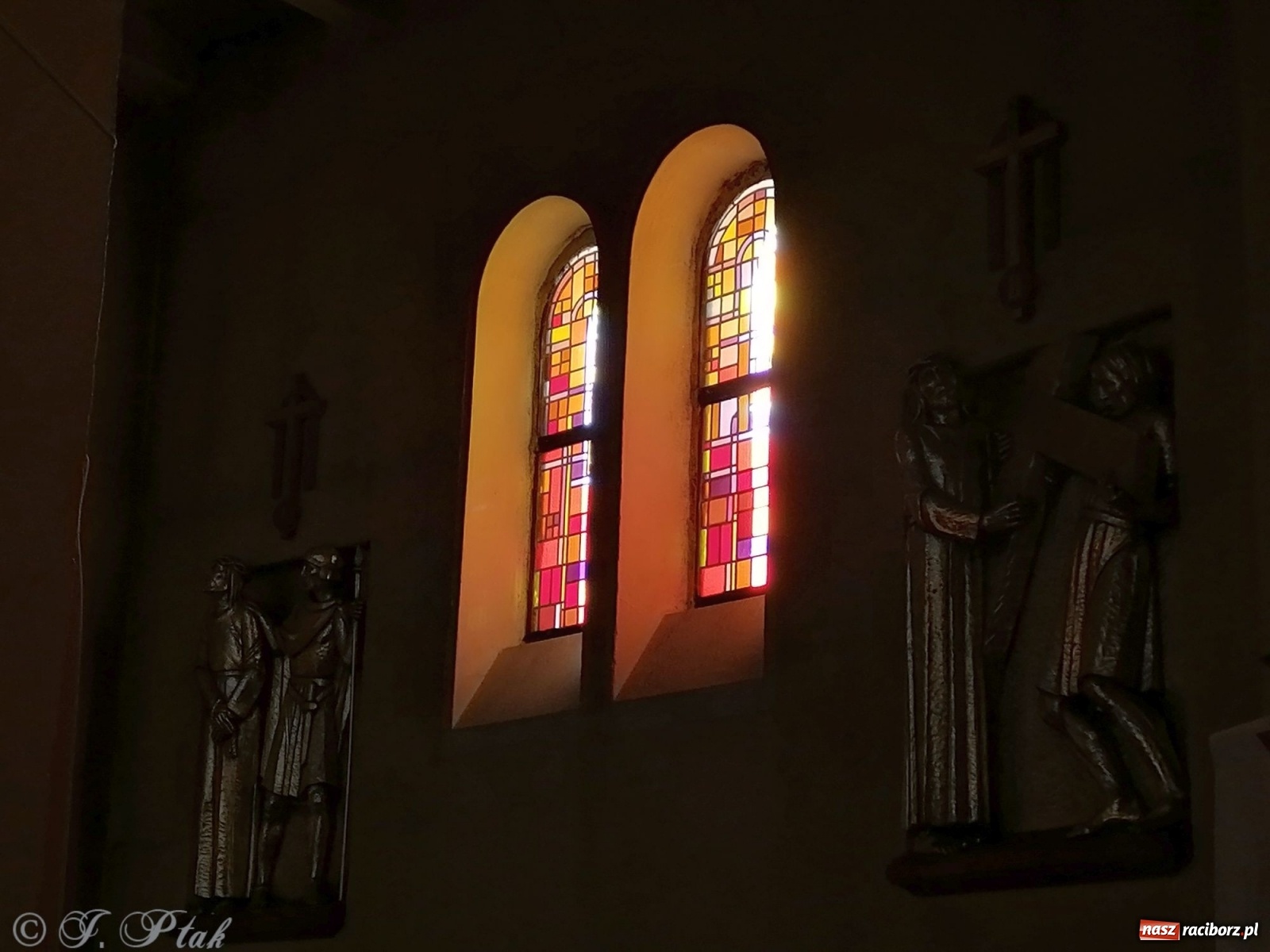 Zdjęcie w galerii na portalu naszraciborz.pl: Wielki Czwartek w raciborskim okrąglaku. Diecezja opolska wkracza w jubileusz 50-lecia wiadomości z regionu