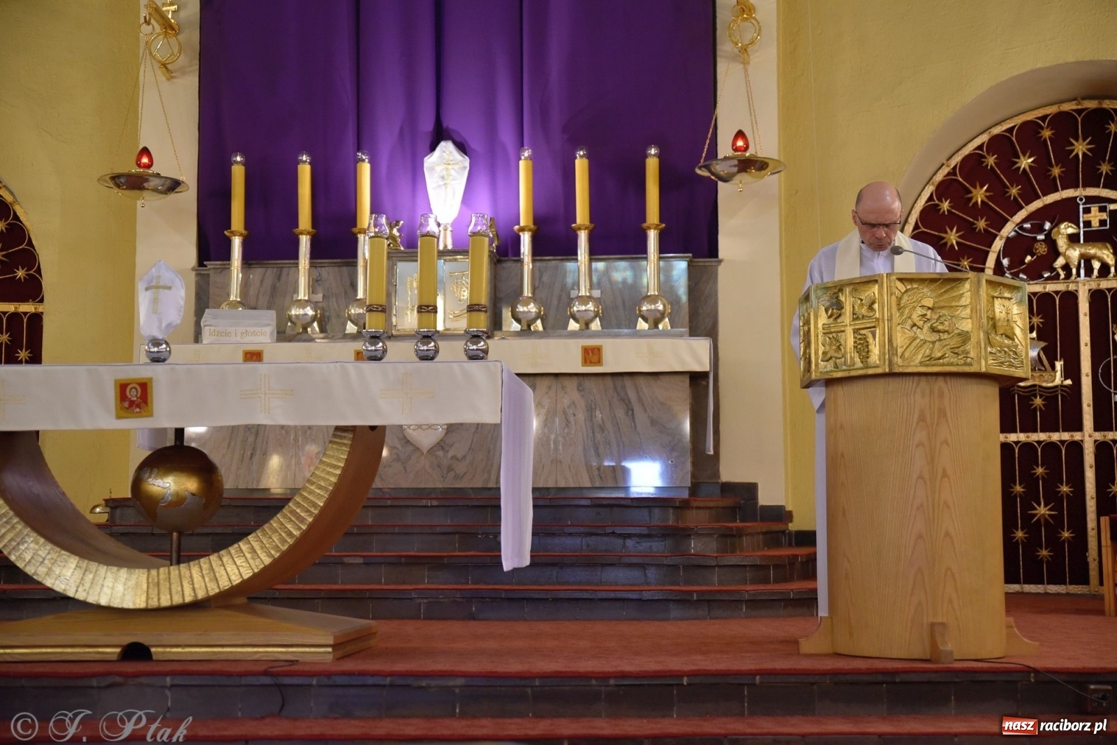 Zdjęcie w galerii na portalu naszraciborz.pl: Wielki Czwartek w raciborskim okrąglaku. Diecezja opolska wkracza w jubileusz 50-lecia wiadomości z regionu