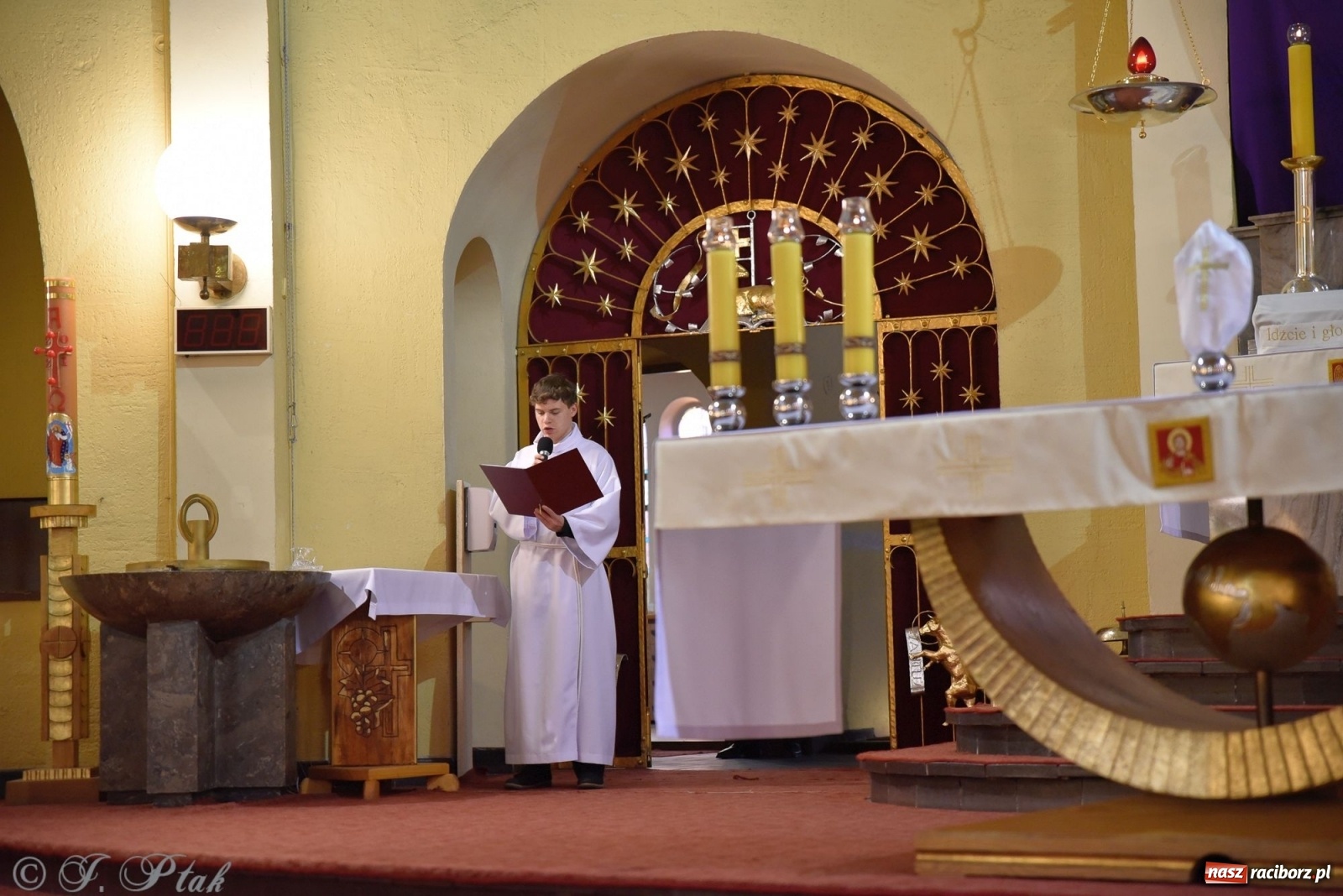 Zdjęcie w galerii na portalu naszraciborz.pl: Wielki Czwartek w raciborskim okrąglaku. Diecezja opolska wkracza w jubileusz 50-lecia wiadomości z regionu