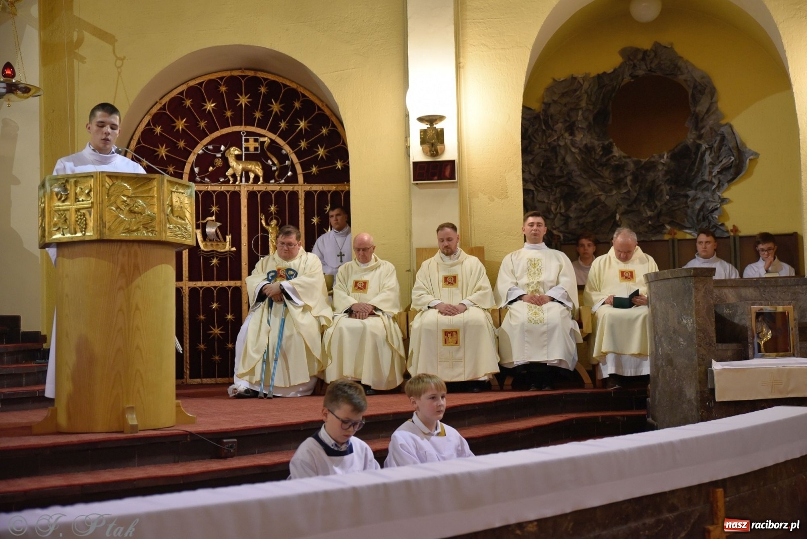 Zdjęcie w galerii na portalu naszraciborz.pl: Wielki Czwartek w raciborskim okrąglaku. Diecezja opolska wkracza w jubileusz 50-lecia wiadomości z regionu