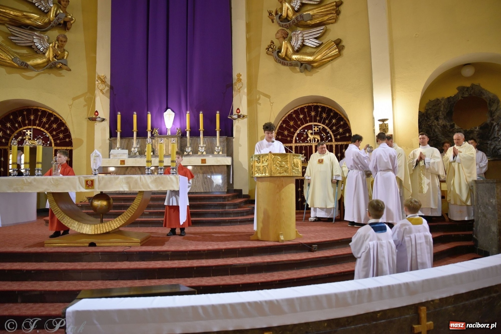 Zdjęcie w galerii na portalu naszraciborz.pl: Wielki Czwartek w raciborskim okrąglaku. Diecezja opolska wkracza w jubileusz 50-lecia wiadomości z regionu