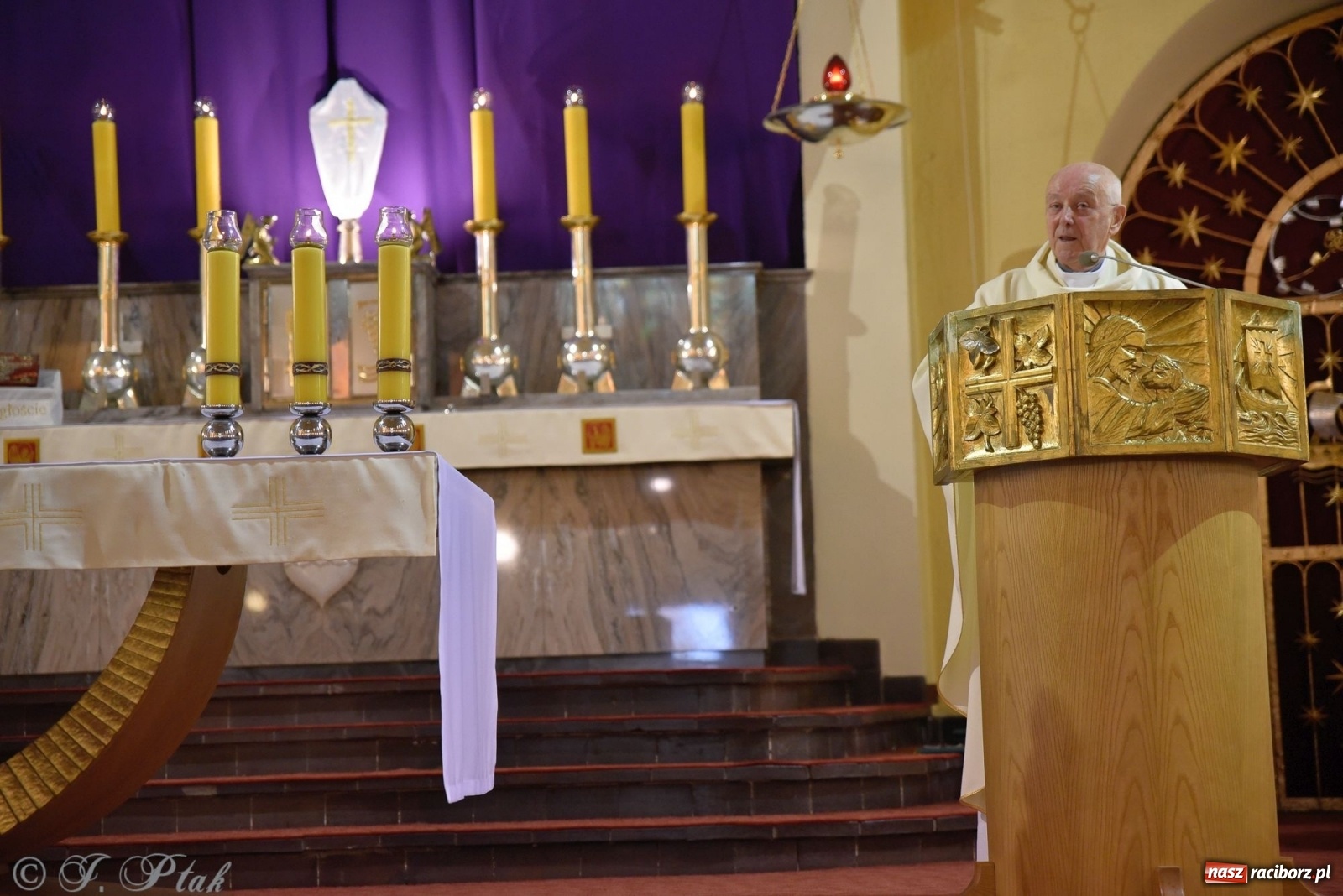 Zdjęcie w galerii na portalu naszraciborz.pl: Wielki Czwartek w raciborskim okrąglaku. Diecezja opolska wkracza w jubileusz 50-lecia wiadomości z regionu