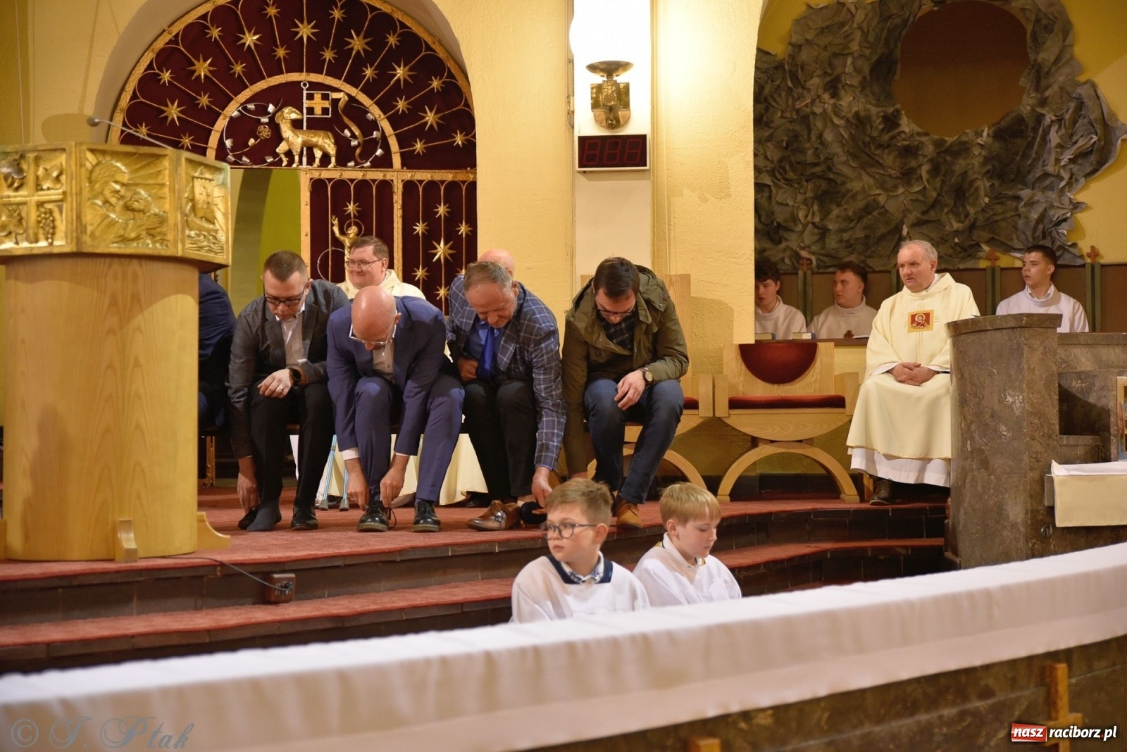 Zdjęcie w galerii na portalu naszraciborz.pl: Wielki Czwartek w raciborskim okrąglaku. Diecezja opolska wkracza w jubileusz 50-lecia wiadomości z regionu