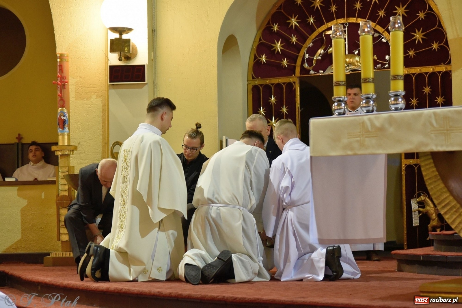 Zdjęcie w galerii na portalu naszraciborz.pl: Wielki Czwartek w raciborskim okrąglaku. Diecezja opolska wkracza w jubileusz 50-lecia wiadomości z regionu