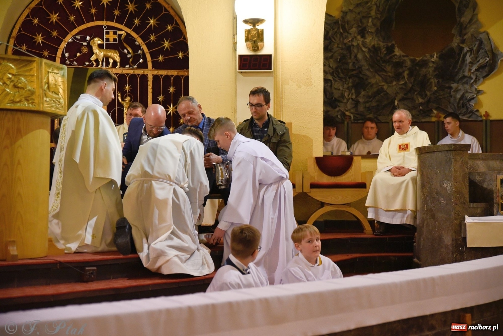 Zdjęcie w galerii na portalu naszraciborz.pl: Wielki Czwartek w raciborskim okrąglaku. Diecezja opolska wkracza w jubileusz 50-lecia wiadomości z regionu