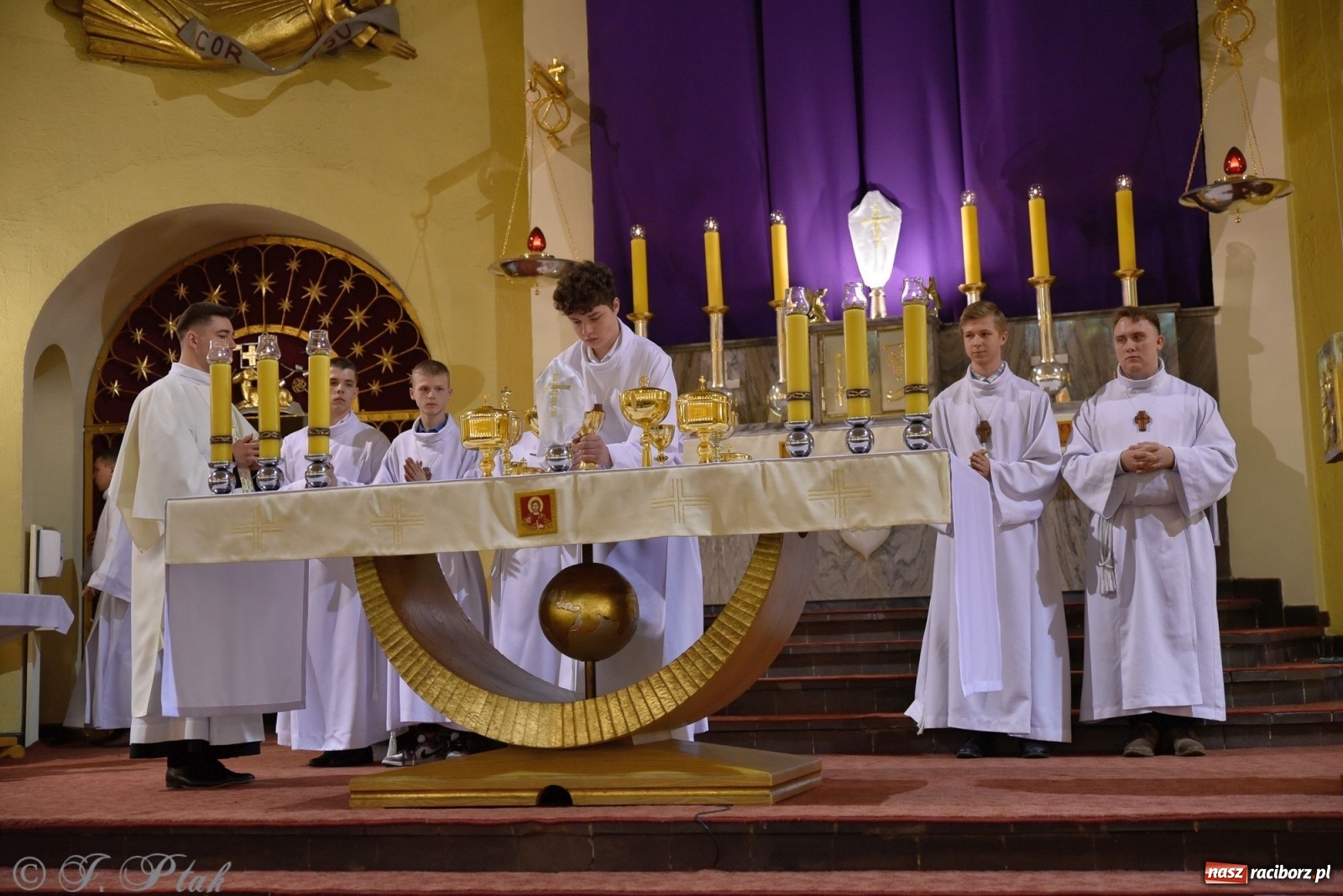 Zdjęcie w galerii na portalu naszraciborz.pl: Wielki Czwartek w raciborskim okrąglaku. Diecezja opolska wkracza w jubileusz 50-lecia wiadomości z regionu