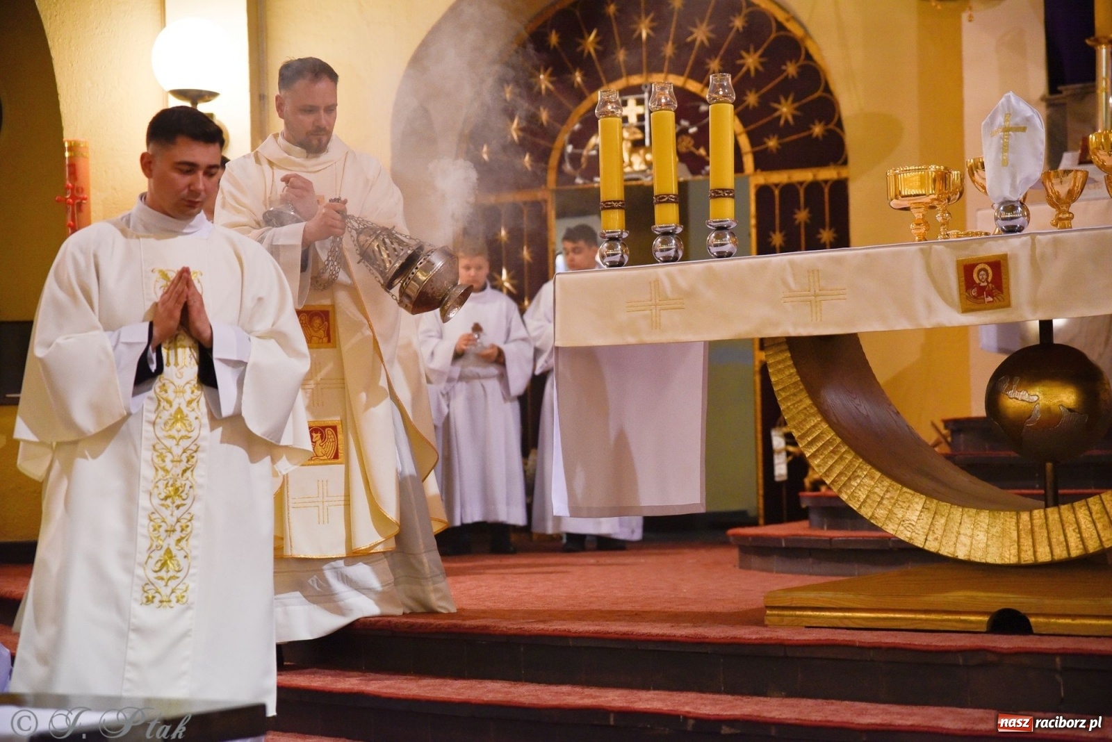 Zdjęcie w galerii na portalu naszraciborz.pl: Wielki Czwartek w raciborskim okrąglaku. Diecezja opolska wkracza w jubileusz 50-lecia wiadomości z regionu