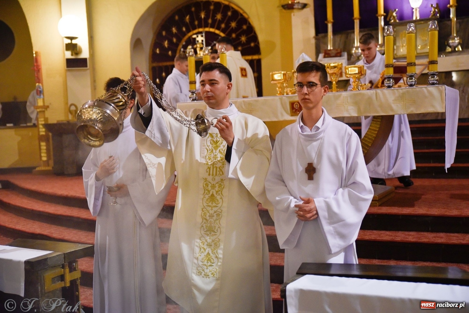 Zdjęcie w galerii na portalu naszraciborz.pl: Wielki Czwartek w raciborskim okrąglaku. Diecezja opolska wkracza w jubileusz 50-lecia wiadomości z regionu