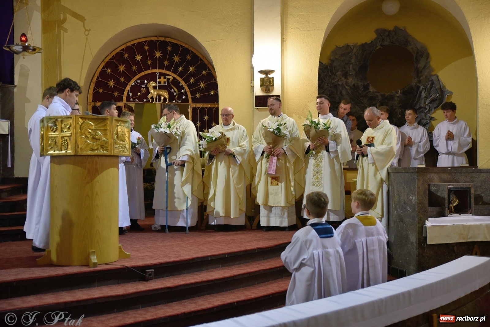 Zdjęcie w galerii na portalu naszraciborz.pl: Wielki Czwartek w raciborskim okrąglaku. Diecezja opolska wkracza w jubileusz 50-lecia wiadomości z regionu
