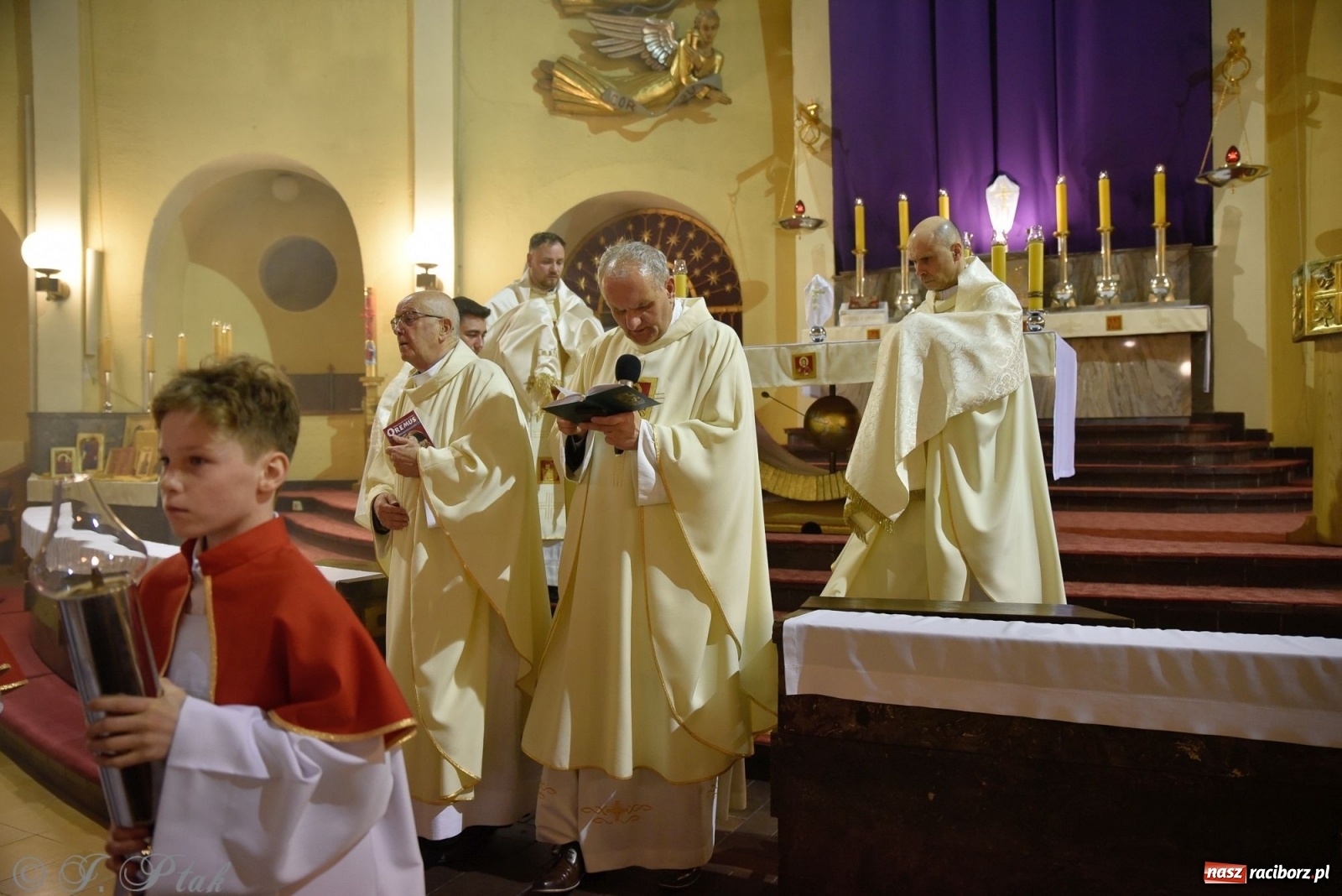 Zdjęcie w galerii na portalu naszraciborz.pl: Wielki Czwartek w raciborskim okrąglaku. Diecezja opolska wkracza w jubileusz 50-lecia wiadomości z regionu