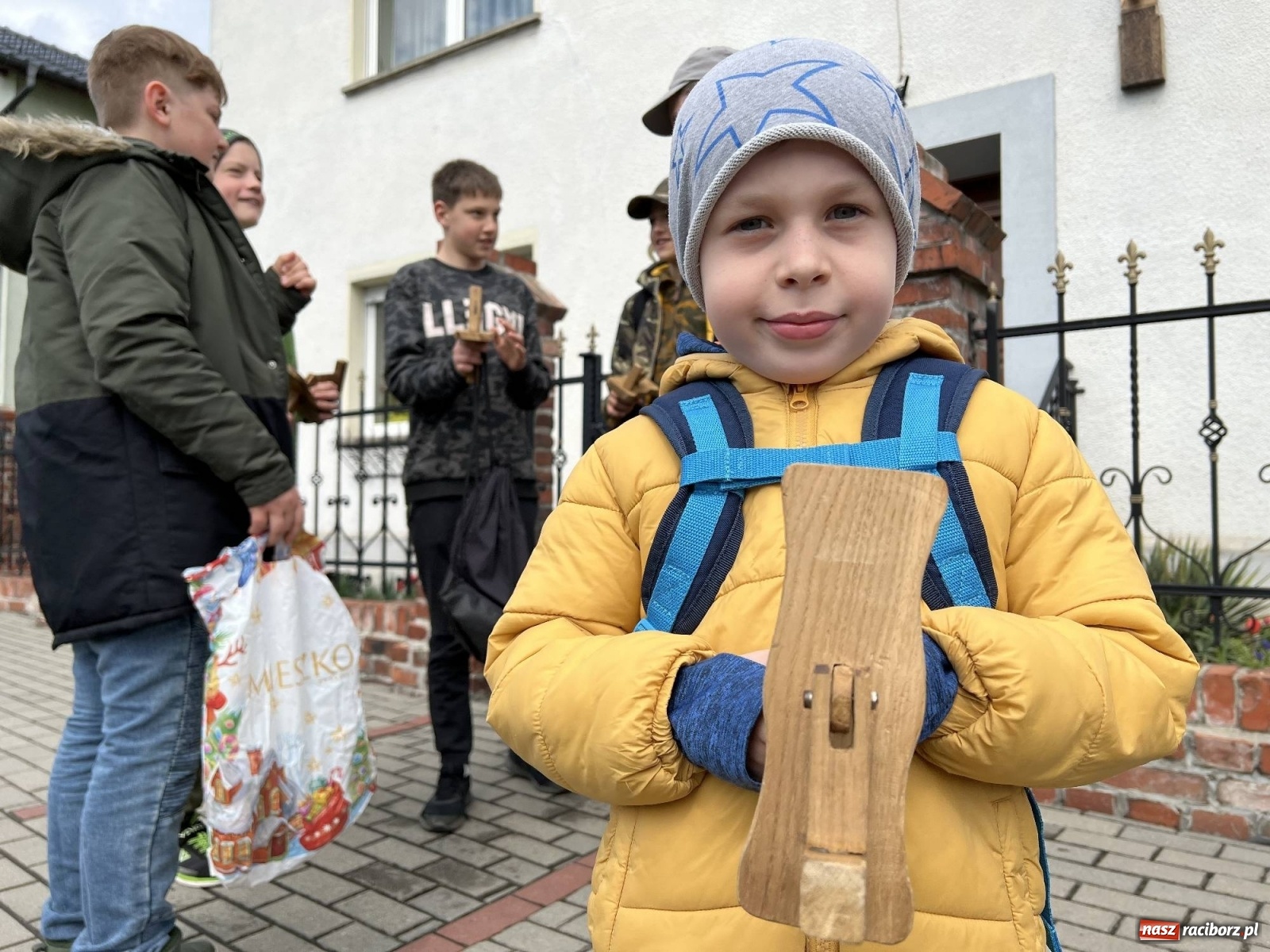 Zdjęcie w galerii na portalu naszraciborz.pl: Z ojca na syna. Klekotanie w Raciborzu Sudole to tradycja od wieków wiadomości z regionu