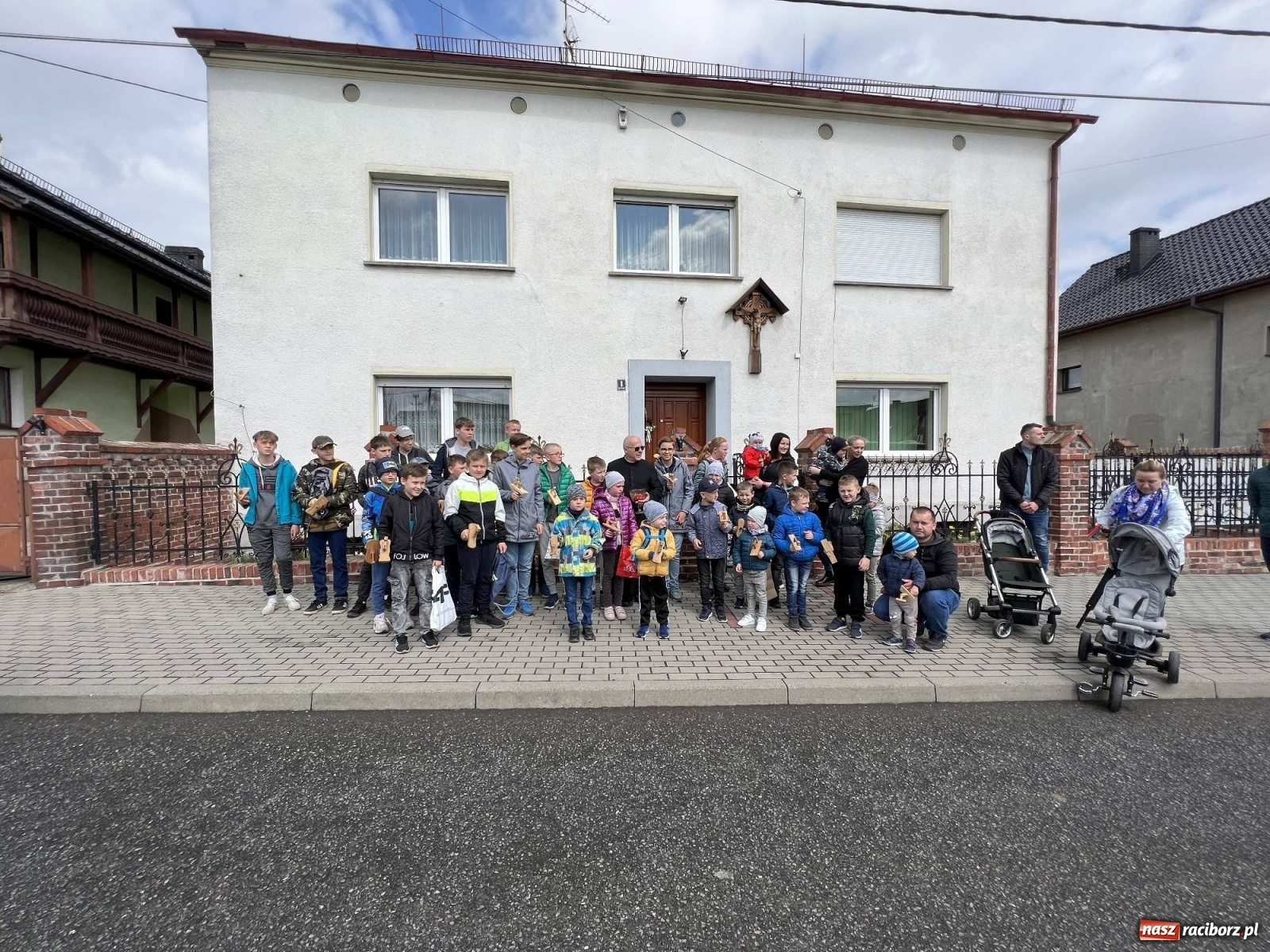 Zdjęcie w galerii na portalu naszraciborz.pl: Z ojca na syna. Klekotanie w Raciborzu Sudole to tradycja od wieków wiadomości z regionu