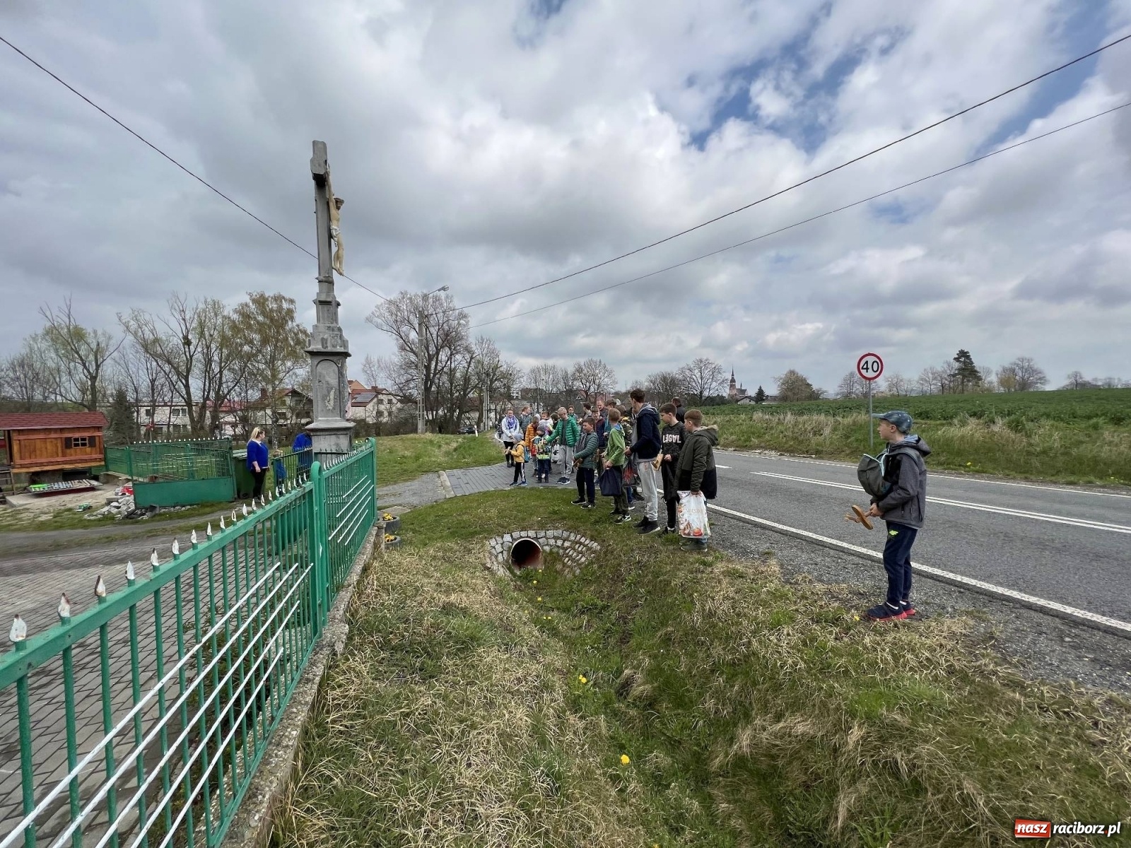 Zdjęcie w galerii na portalu naszraciborz.pl: Z ojca na syna. Klekotanie w Raciborzu Sudole to tradycja od wieków wiadomości z regionu