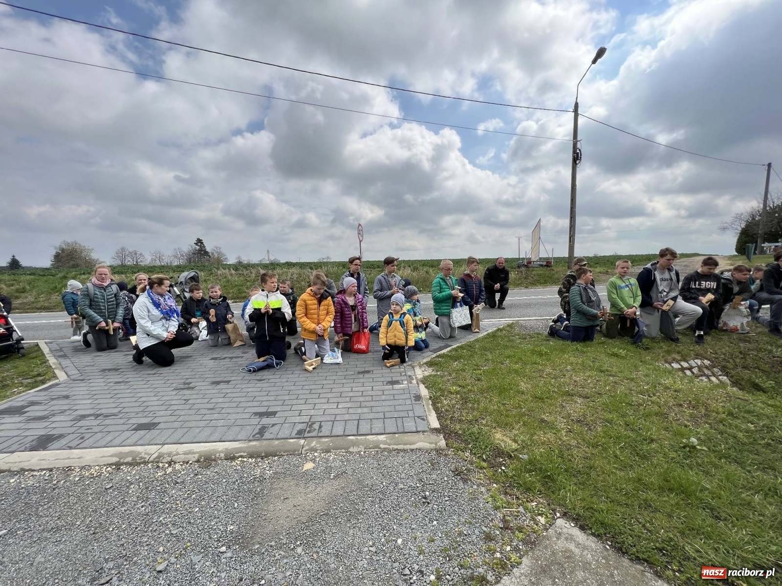 Zdjęcie w galerii na portalu naszraciborz.pl: Z ojca na syna. Klekotanie w Raciborzu Sudole to tradycja od wieków wiadomości z regionu