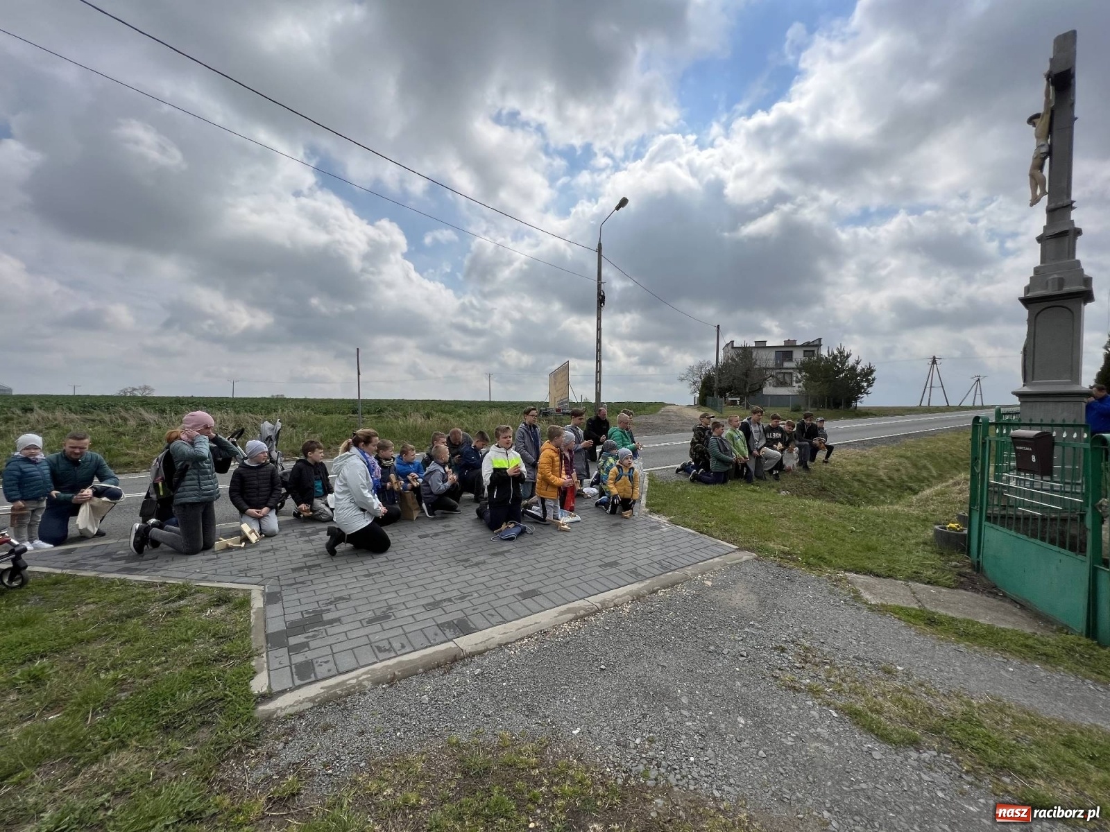 Zdjęcie w galerii na portalu naszraciborz.pl: Z ojca na syna. Klekotanie w Raciborzu Sudole to tradycja od wieków wiadomości z regionu